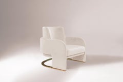 Fauteuil DOOQ en velours clair doux et laiton poli Odisseia