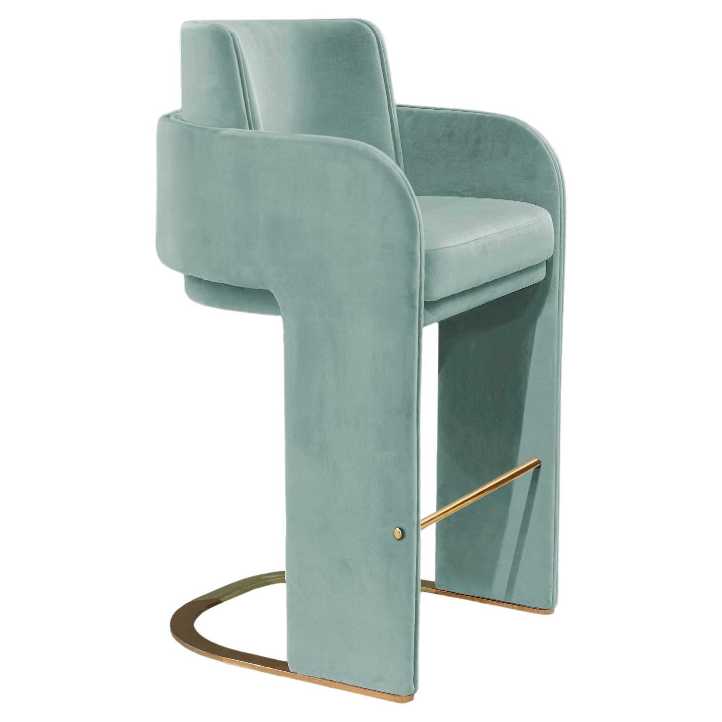 DOOQ fauteuil de bar avec repose-pieds en velours doux céladon et laiton Odisseia  en vente