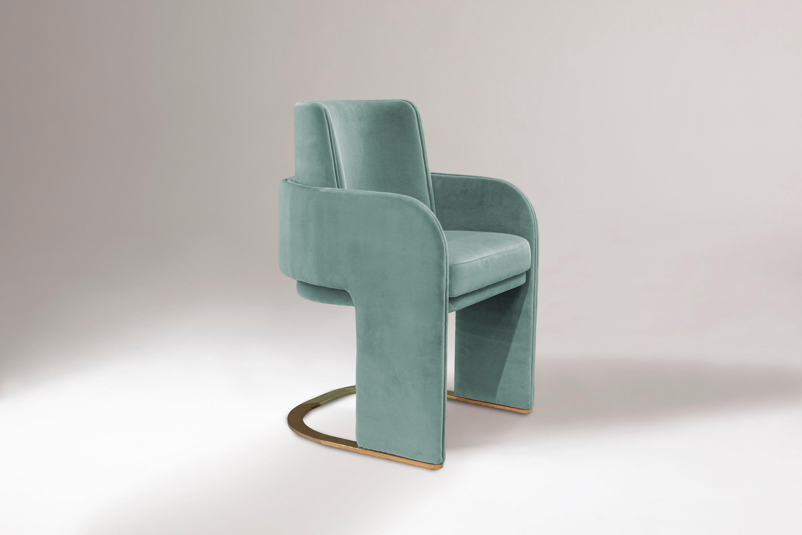 Odisseia chair embodies the aesthetic spirit of the Space Age, a new kind of discreet luxury and comfort inspired by a futuristic era created by new visual experiences and concepts of the future. This effortless but striking piece insinuates a luxe