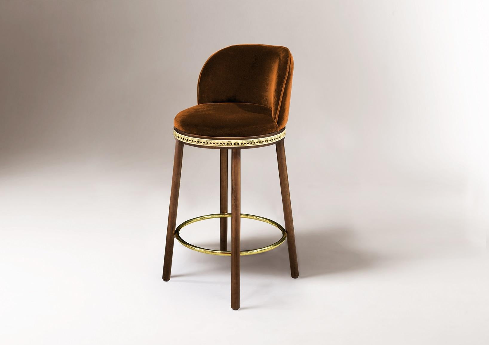 DOOQ Mid-Century Modern Bar Chair Alma with Brown Velvet, Walnut and Brass

In a piece that combines classic and modern aesthetics we can find a certain harmonic gracefulness paired with an intimate voluptuousness that can embrace you and