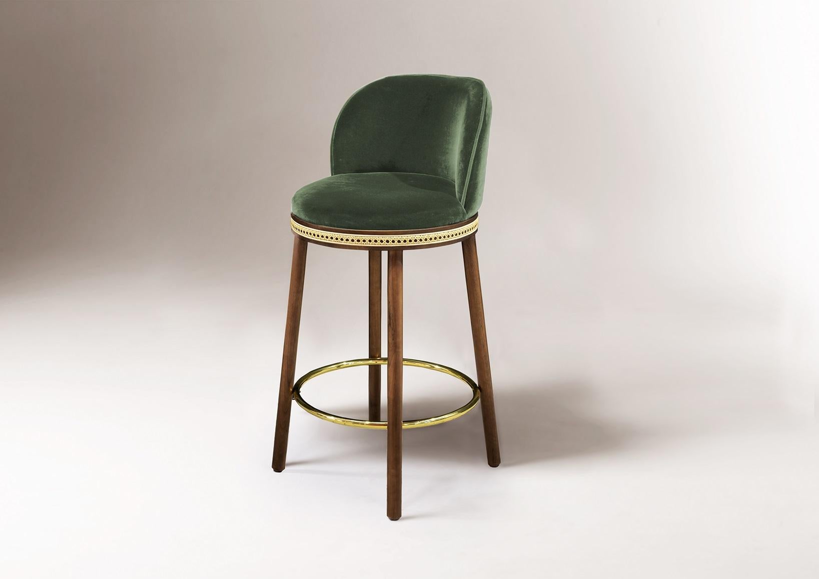 DOOQ Mid-Century Modern Bar Chair Alma with Green Velvet, Walnut and Brass

In a piece that combines classic and modern aesthetics we can find a certain harmonic gracefulness paired with an intimate voluptuousness that can embrace you and