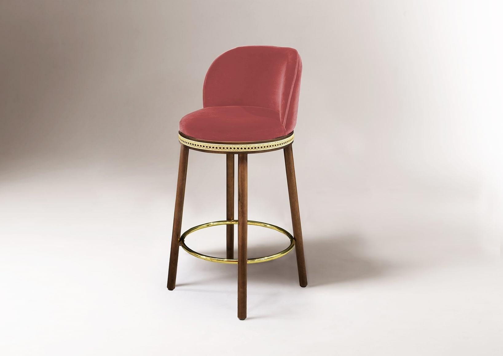 DOOQ Silla de Mostrador Moderna de Mitad de Siglo Alma en Rojo, Nogal y Latón Moderno de mediados de siglo en venta