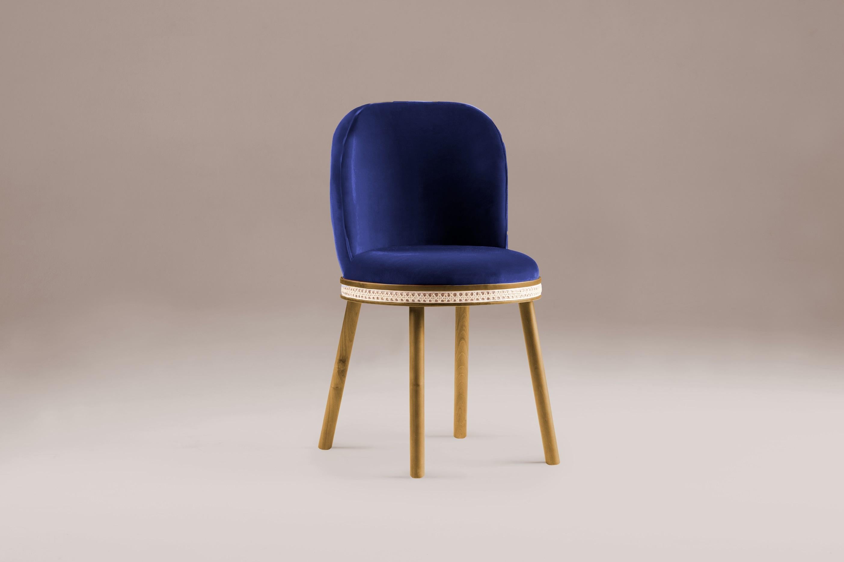 DOOQ Mid-Century Modern Dining Chair Alma with Blue Velvet and Walnut Wood
The Alma Chair is a costumizable chair, where you can choose the finishings for the Fabric and type of woods.

In a piece that combines classic and modern aesthetics we can