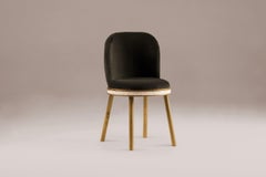 DOOQ Chaise de salle à manger moderne du milieu du siècle Alma en velours Brown foncé et Wood Wood