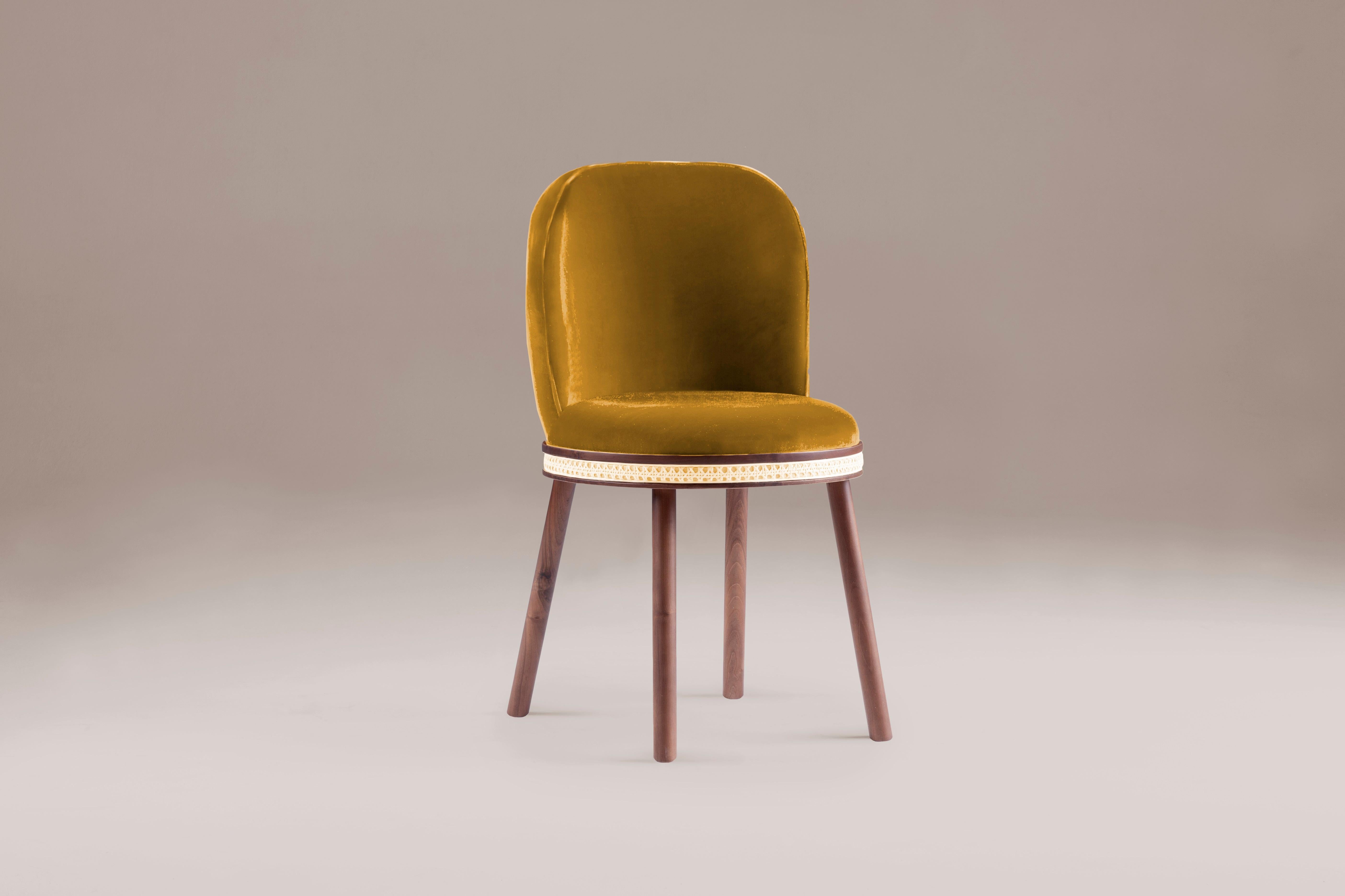 DOOQ Mid-Century Modern Dinning Chair Alma in Yellow Velvet and Walnut Wood Legs

Alma chair is costumizable in the fabric options and wood legs.

In a piece that combines classic and modern aesthetics we can find a certain harmonic gracefulness
