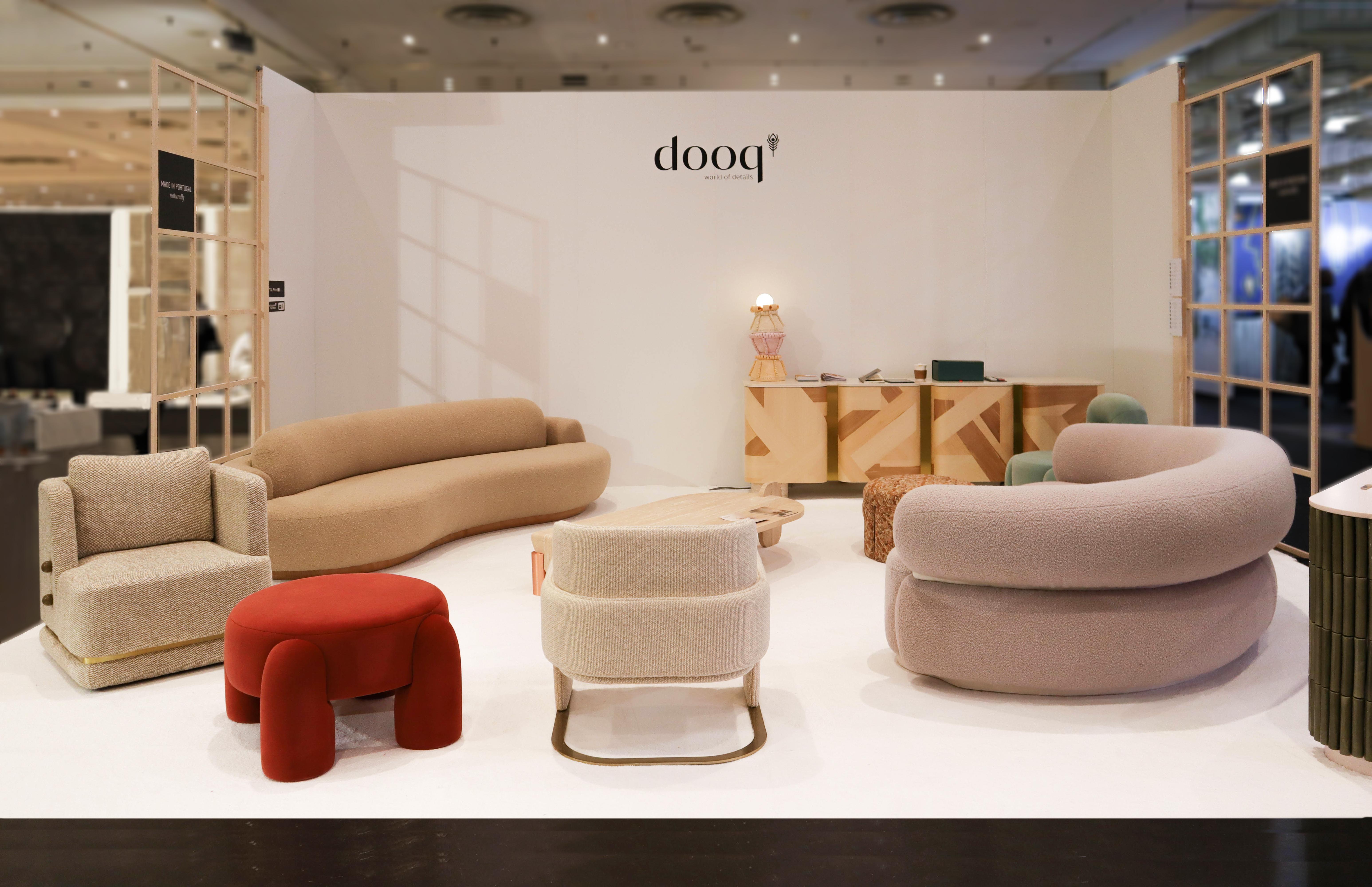 DOOQ Mid-Century Modern Off-White Bouclé Malibu Rundes Sofa, Blauer Samt, w=200 im Angebot 3