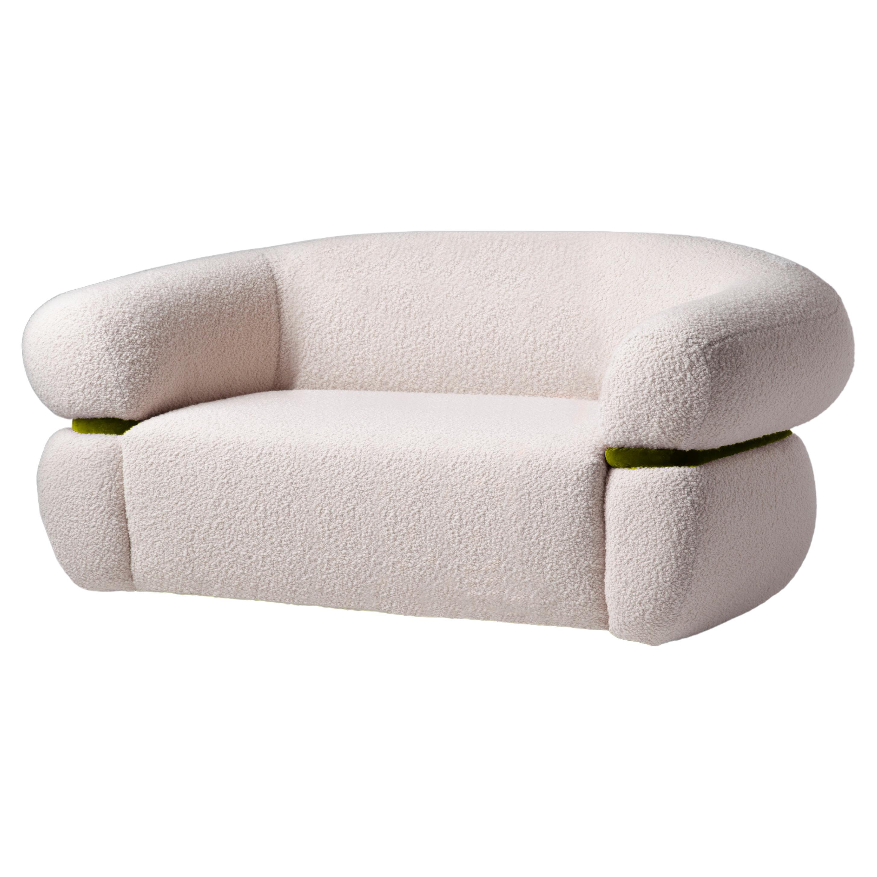 DOOQ Mid-Century Modern Off-White Bouclé Malibu Sofa, Grüner Samt, w=240  im Angebot