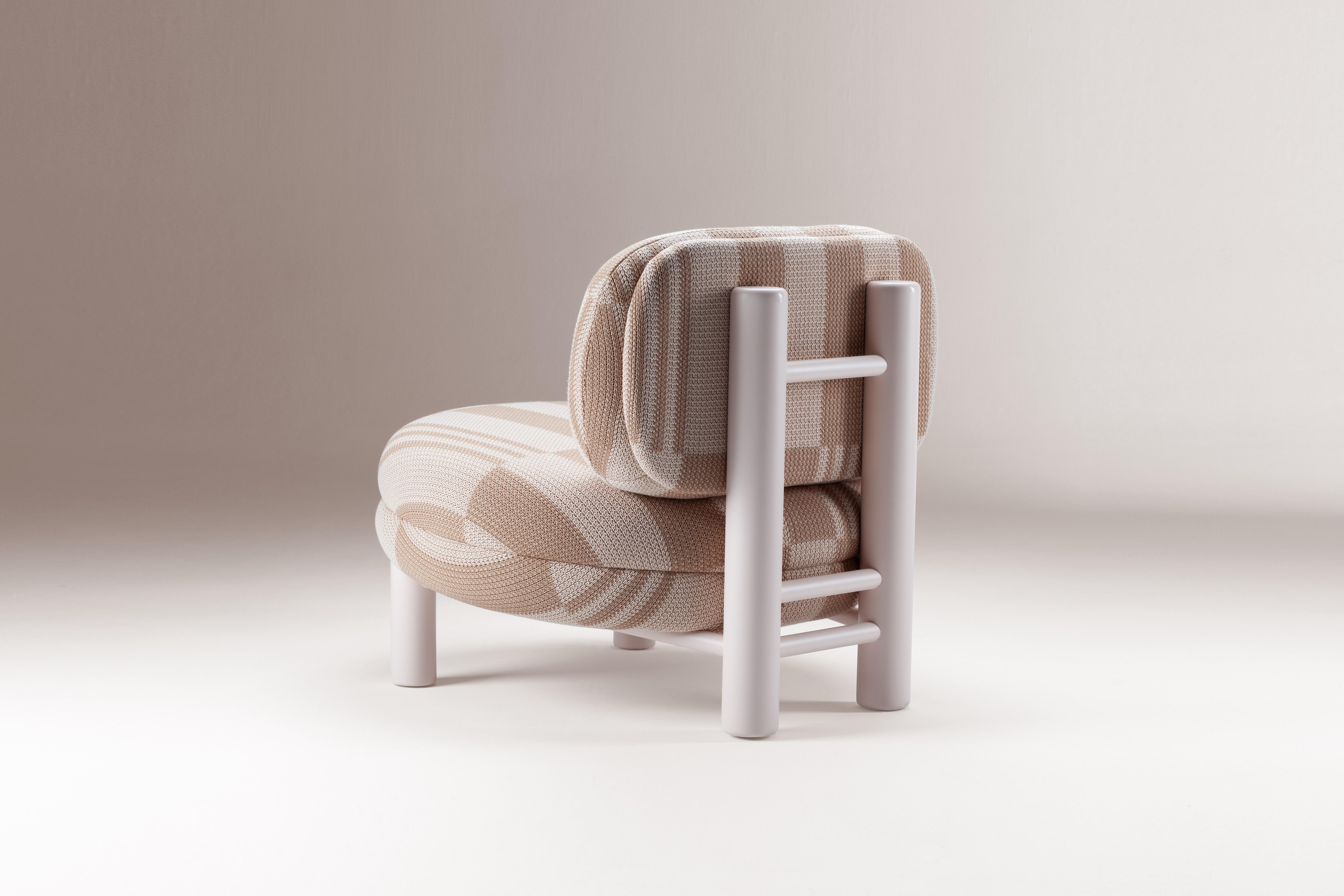 Mid-Century Modern DOOQ ! Nouveau ! Fauteuil de salle à manger moderne Aimi en bois laqué beige et crème en vente
