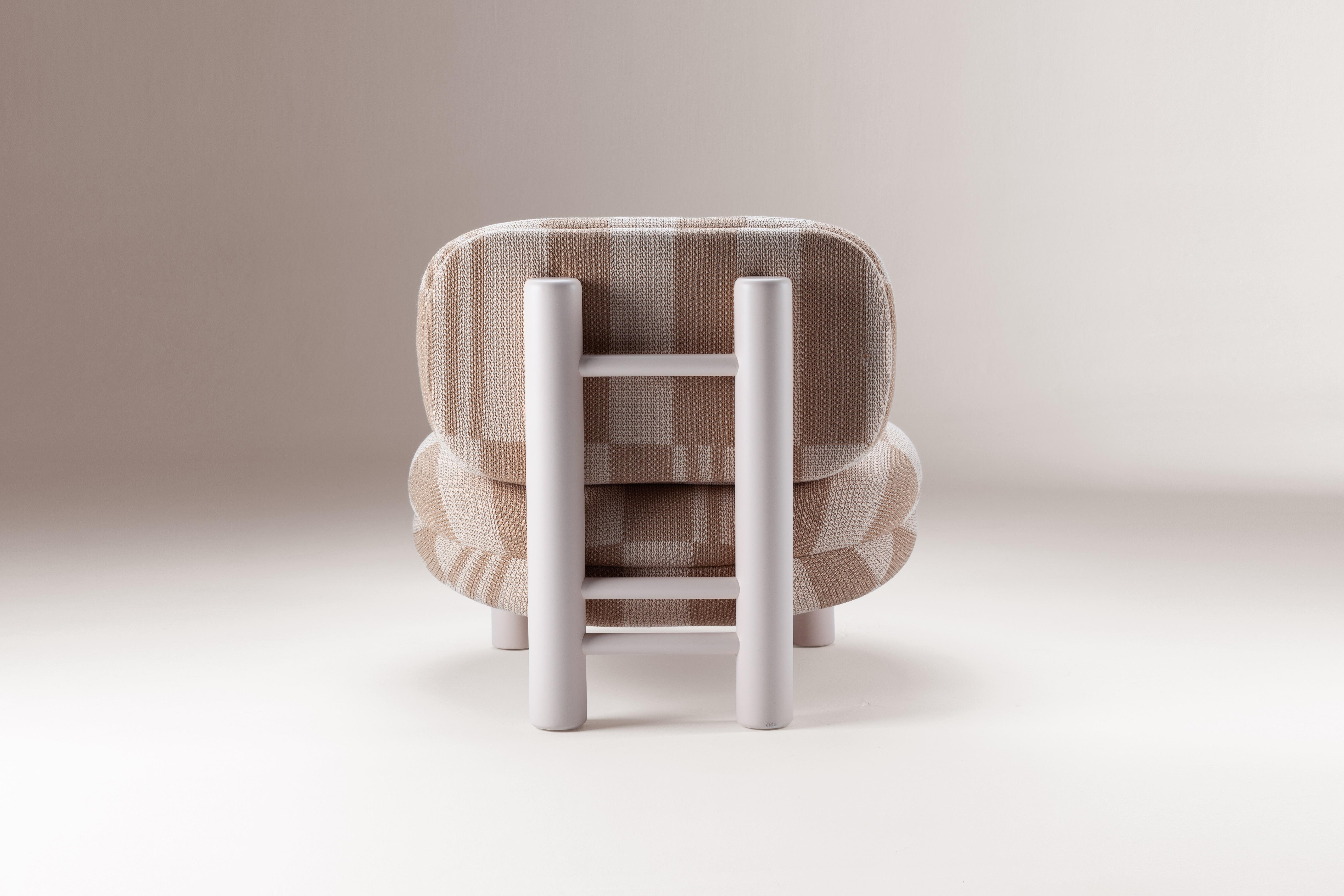Portugais DOOQ ! Nouveau ! Fauteuil de salle à manger moderne Aimi en bois laqué beige et crème en vente