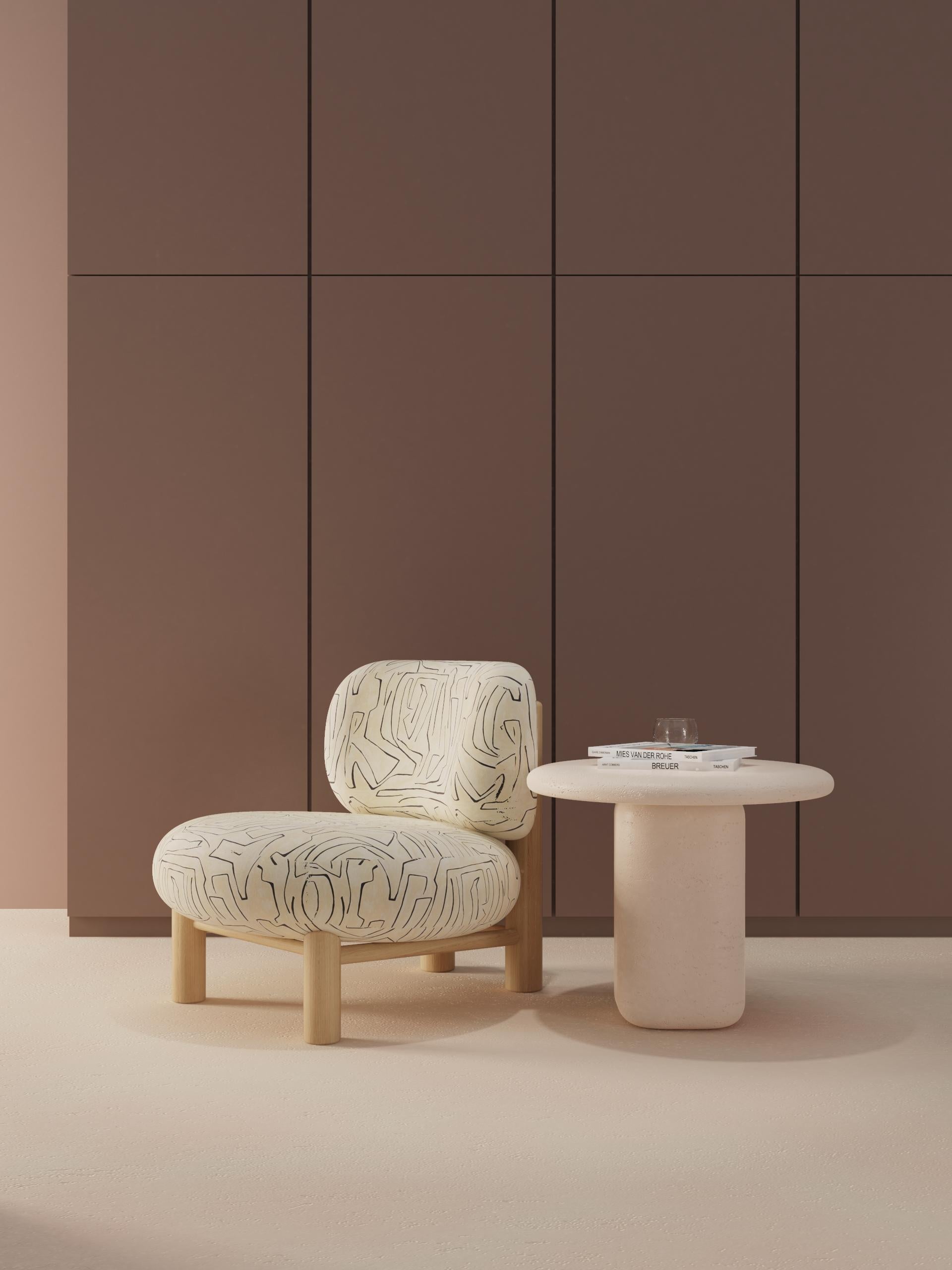Tissu DOOQ ! Nouveau ! Fauteuil de salle à manger moderne Aimi en bois laqué beige et crème en vente