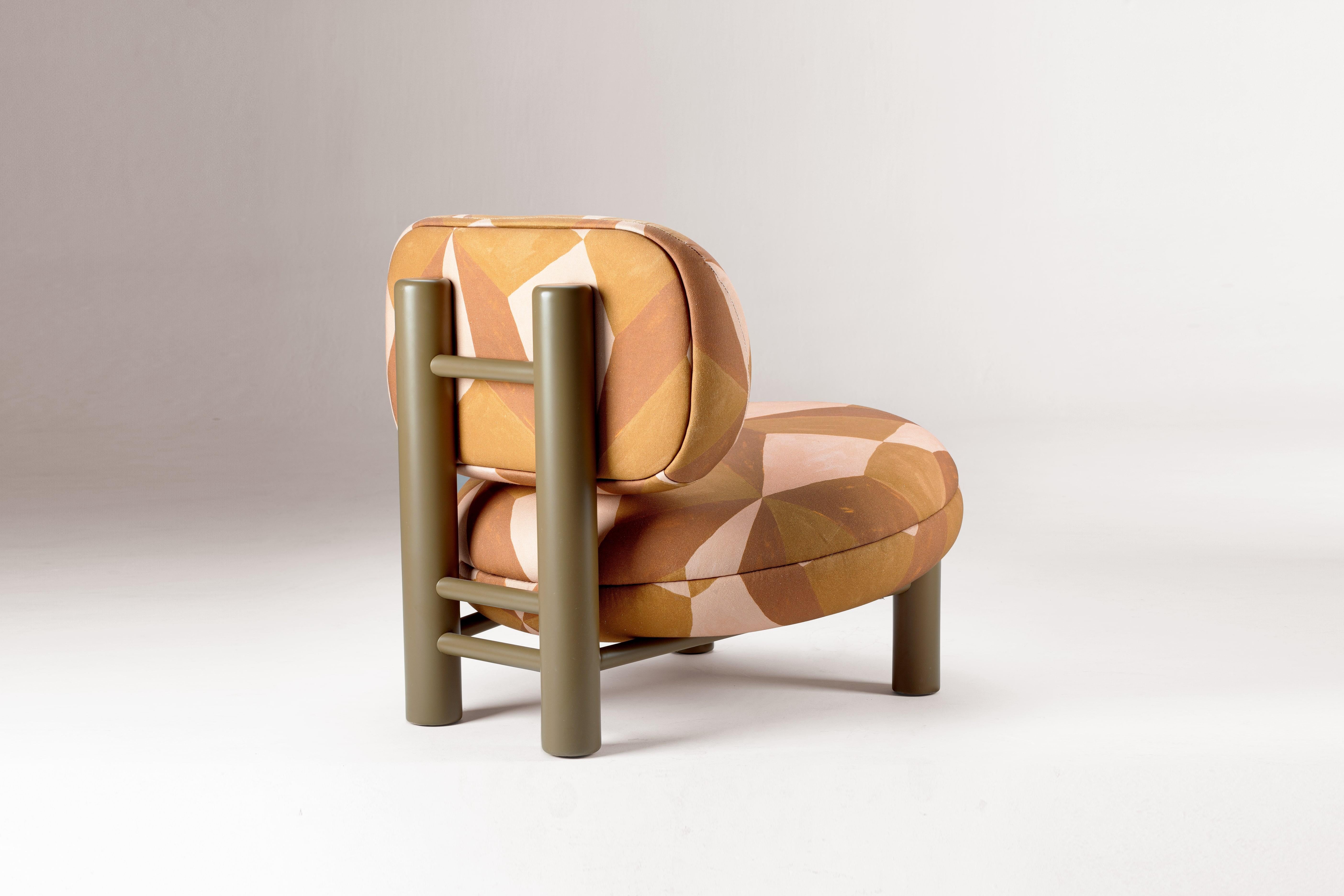 DOOQ! New! Modern Dining Armchair Aimi in lacquered wood, Macchiato fabric For Sale 2