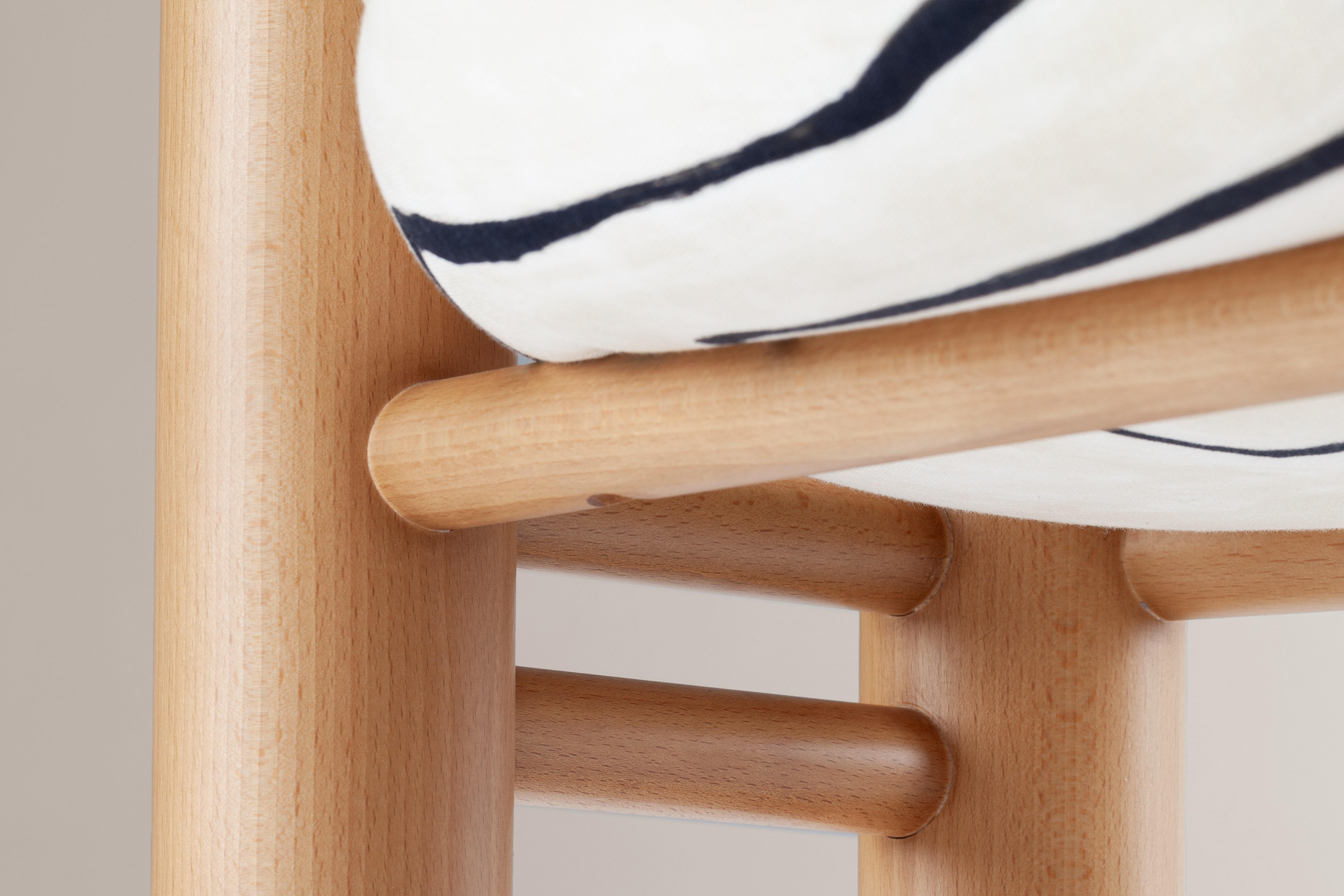 DOOQ ! Nouveau ! Chaise de salle à manger moderne Aimi avec tissu graffiti en vente 3