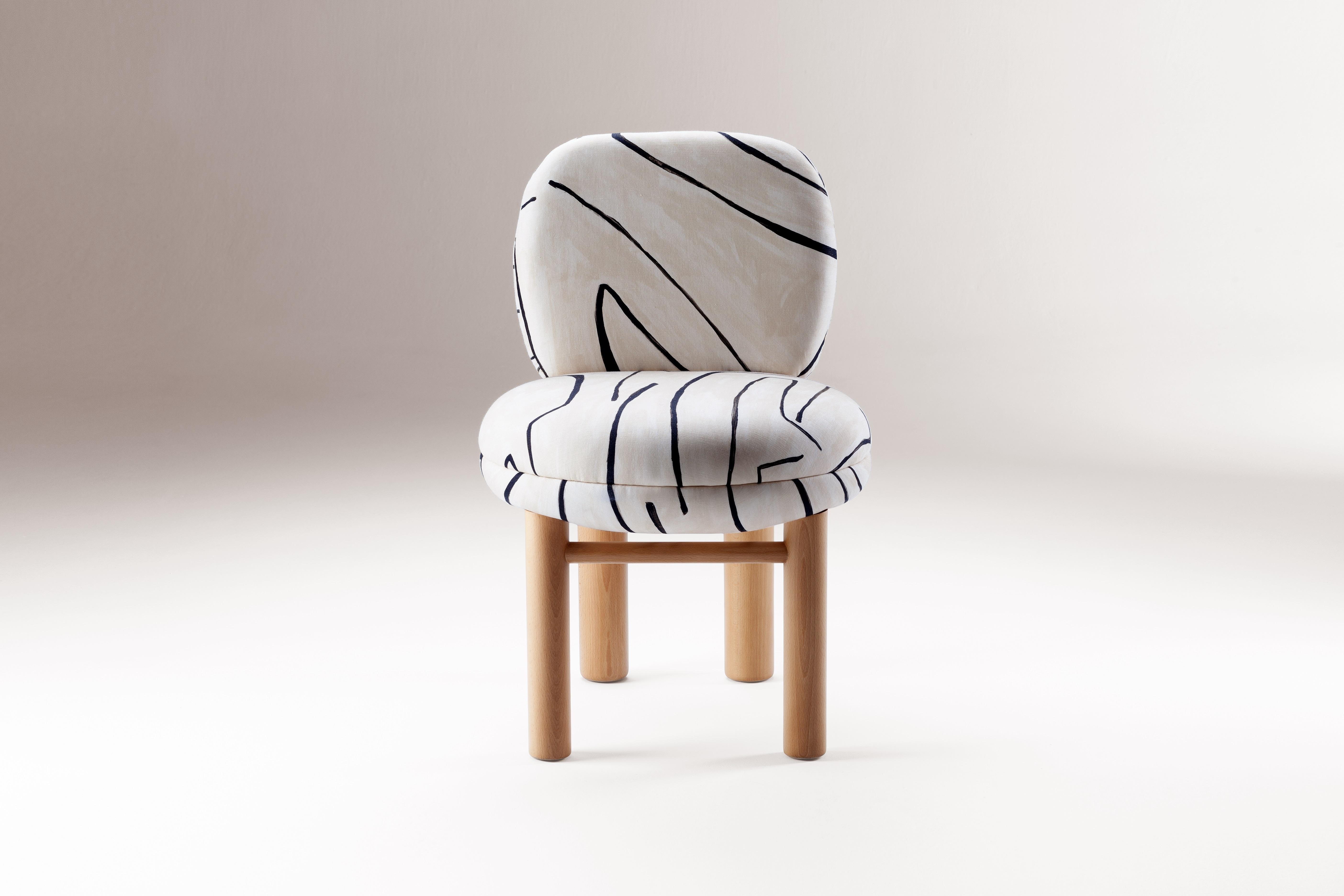 Mid-Century Modern DOOQ ! Nouveau ! Chaise de salle à manger moderne Aimi avec tissu graffiti en vente