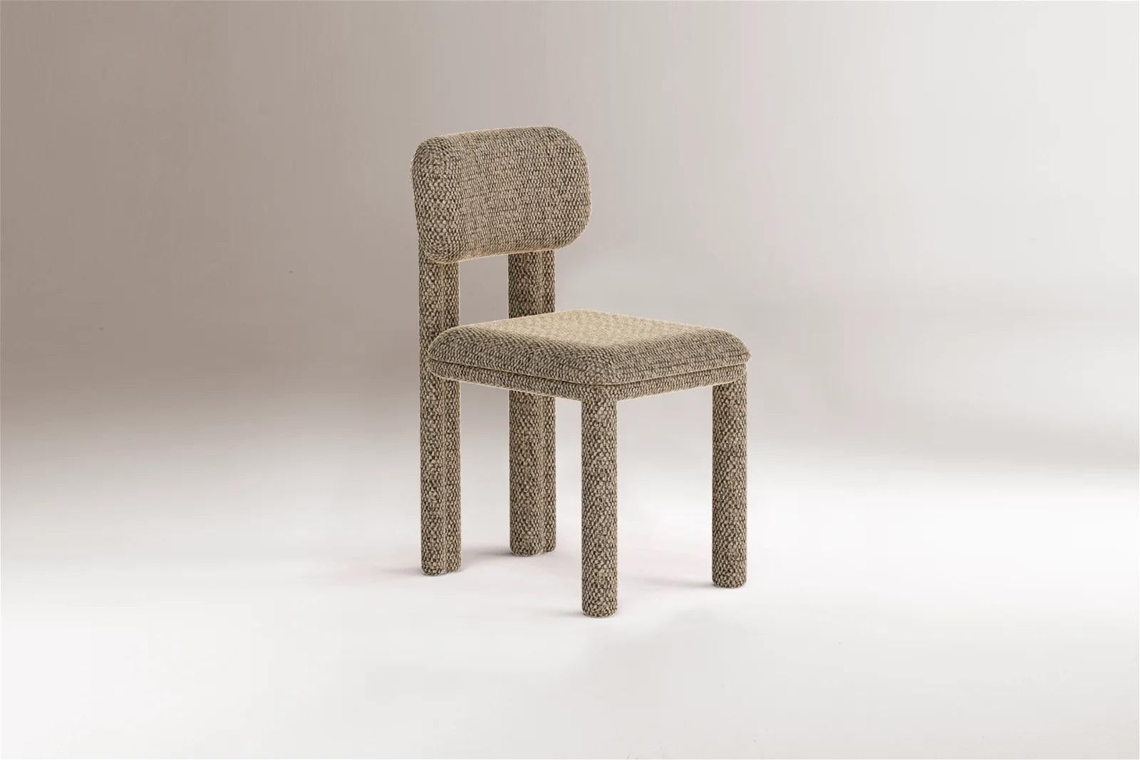 DOOQ New Modern Dining Chair Camelia in Gipsy Fabric Vollständig gepolstert

Die Produktgrößen können bis zu 2cm variieren!

Wir präsentieren Camelia, einen Stuhl, der die Essenz der Romantik verkörpert und ihre Ideale von Leidenschaft und Eleganz