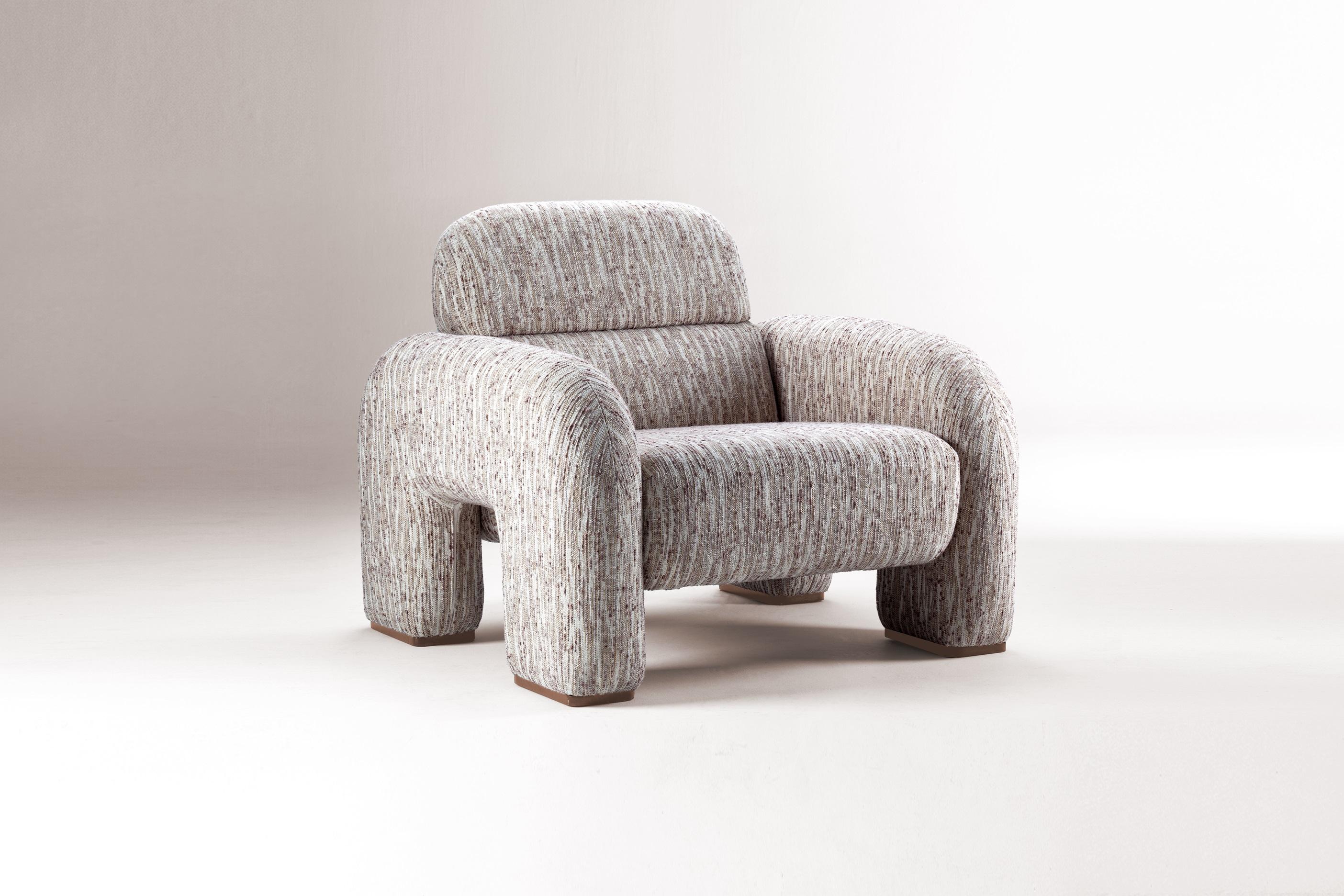 DOOQ! NEW! Organic Modernist Vertigo Armchair in Beige and Grey Fabric

Introducing Vertigo, our striking armchair inspired by the brutalist movement, where raw concrete aesthetics meet unparalleled comfort. The bold, sculptural design of Vertigo