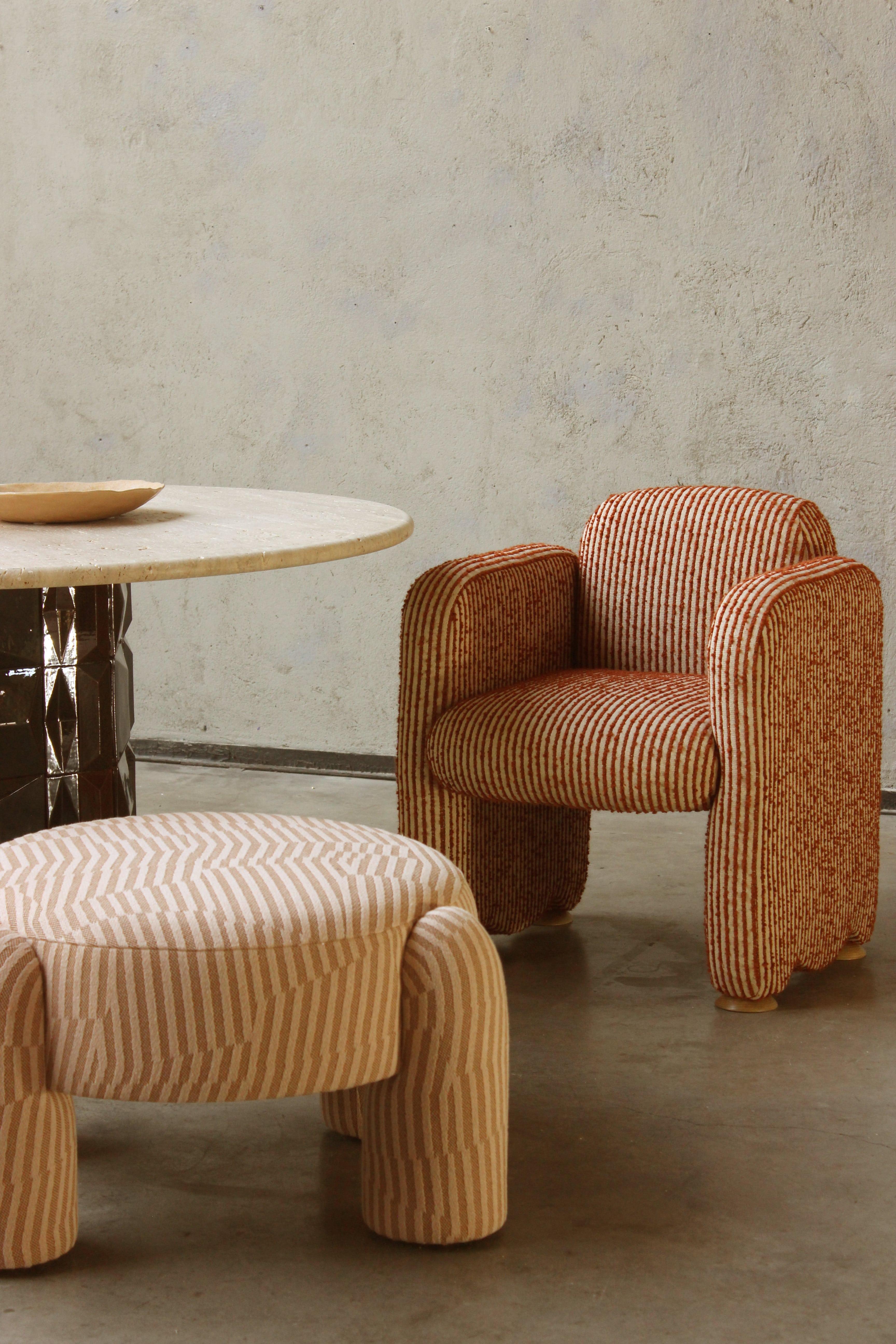 DOOQ ! NOUVEAU ! Organic Modernist Cindy Chaise rouge et blanche avec accoudoirs en vente 5