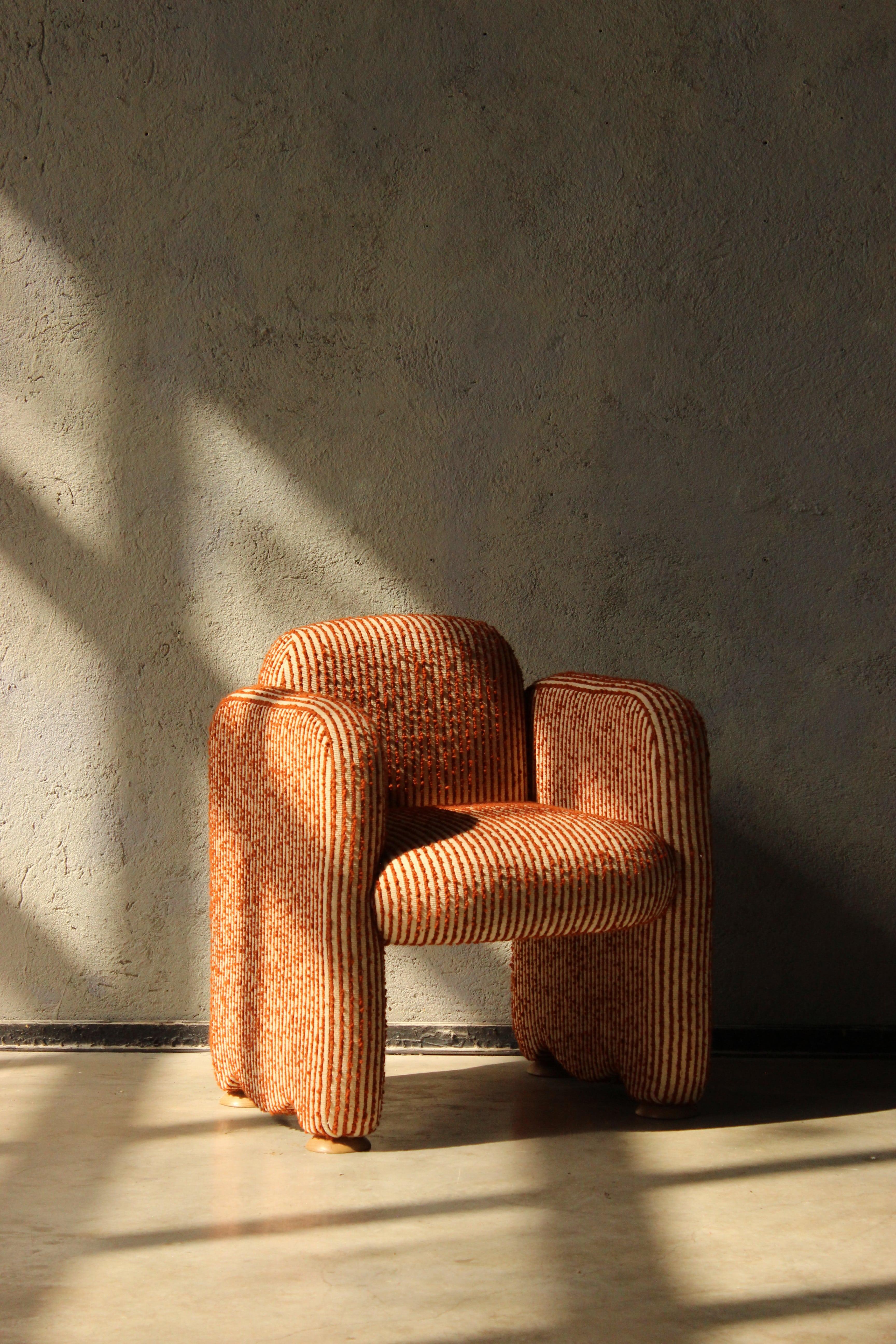 DOOQ ! NOUVEAU ! Organic Modernist Cindy Chaise rouge et blanche avec accoudoirs en vente 12