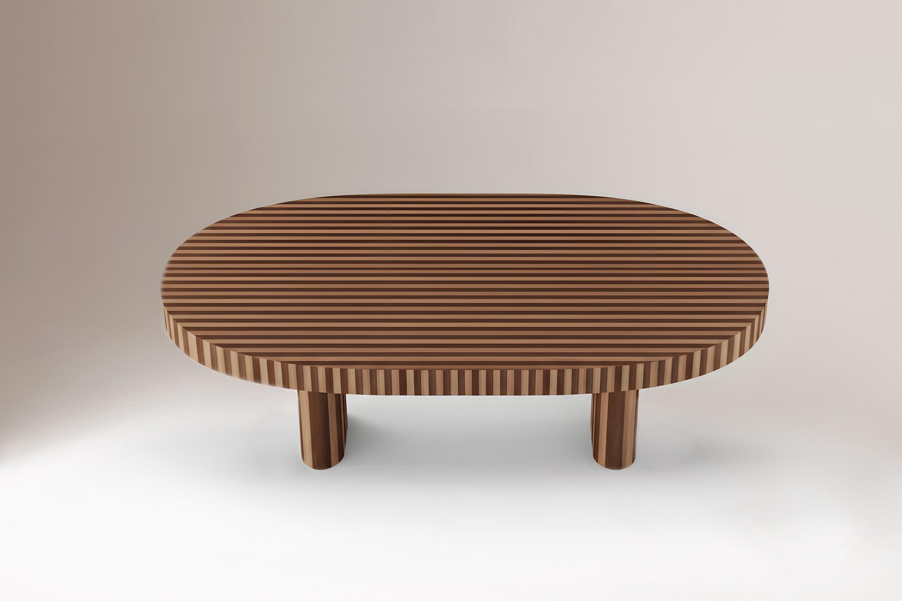 Scandinave moderne DOOQ ! NOUVEAU ! Table ovale en Wood Wood en vente