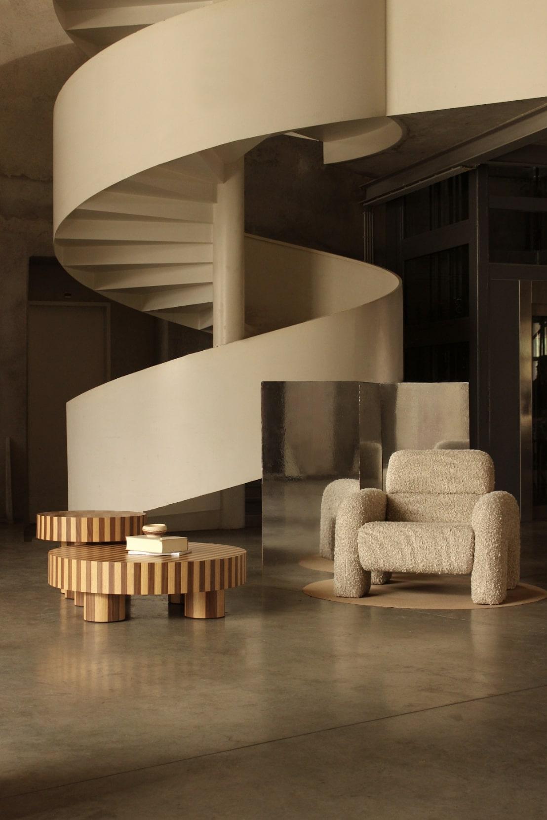 Marqueterie DOOQ ! NOUVEAU ! Table ovale en Wood Wood en vente