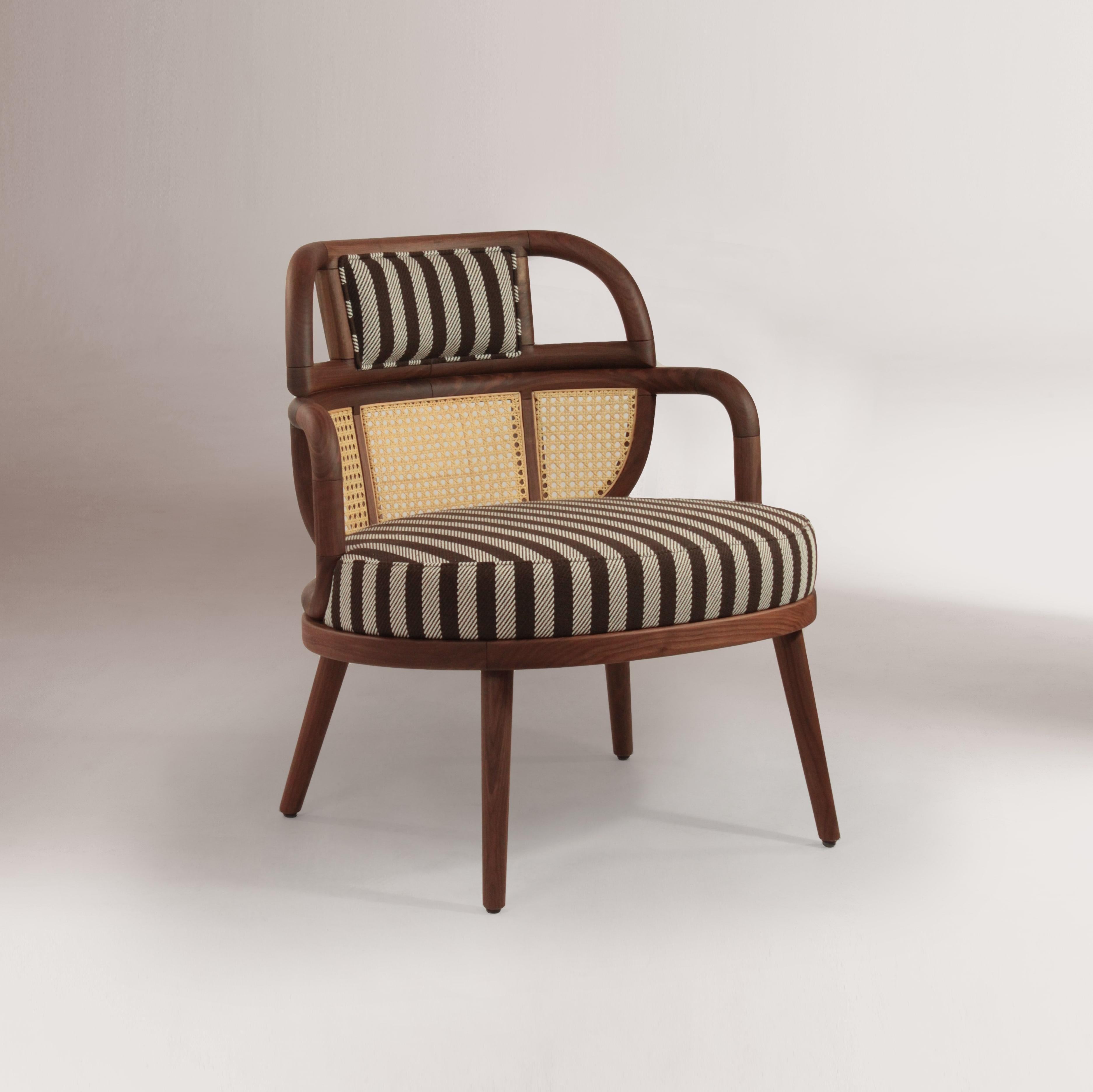 DOOQ Organic Modern Armchair Havanna in Nussbaum massiv und Boucle beige im Angebot 13