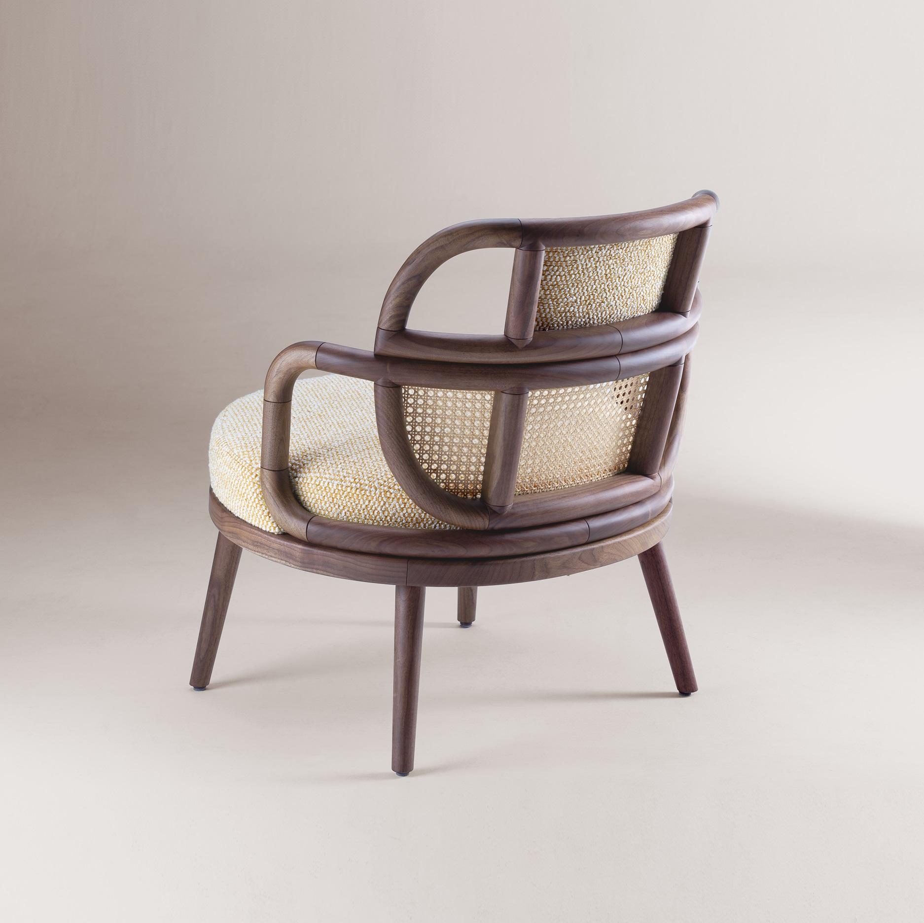 Mid-Century Modern DOOQ Fauteuil The Modernity Havana en noyer massif et bouclier beige en vente