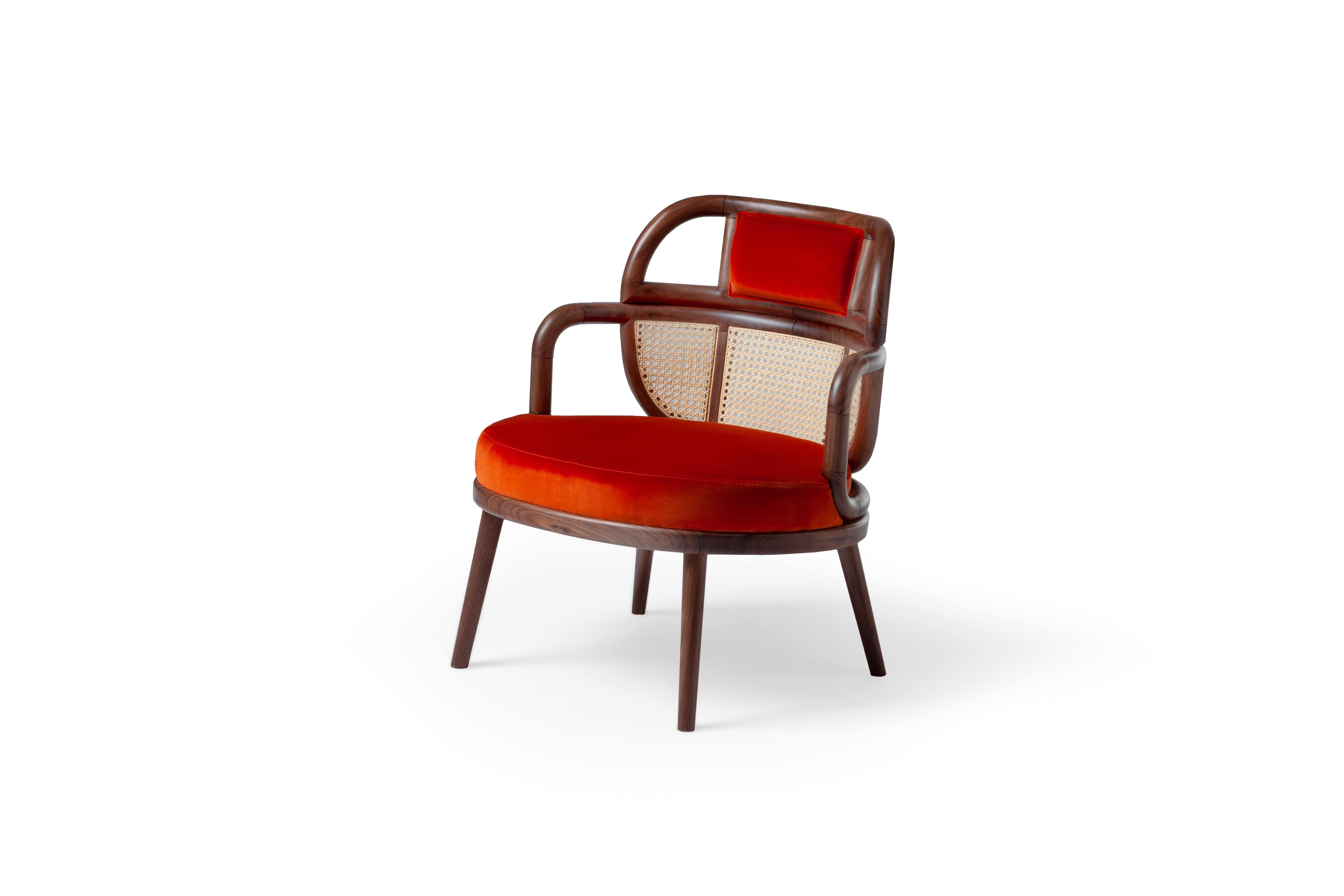 Sillón DOOQ Organic Modern Havana de nogal macizo y suave terciopelo de algodón de pato en venta 4
