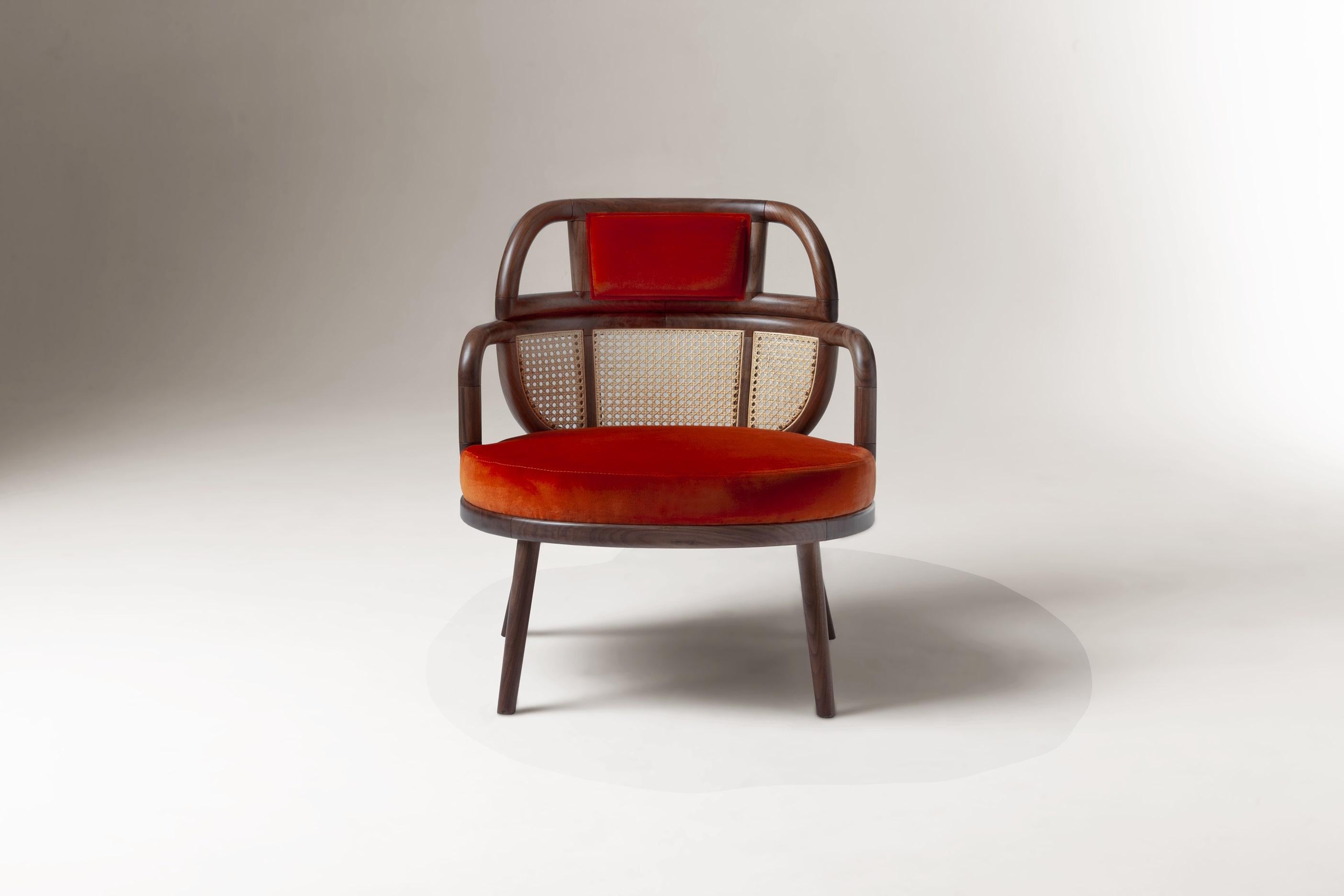 Sillón DOOQ Organic Modern Havana de nogal macizo y suave terciopelo de algodón de pato en venta 6