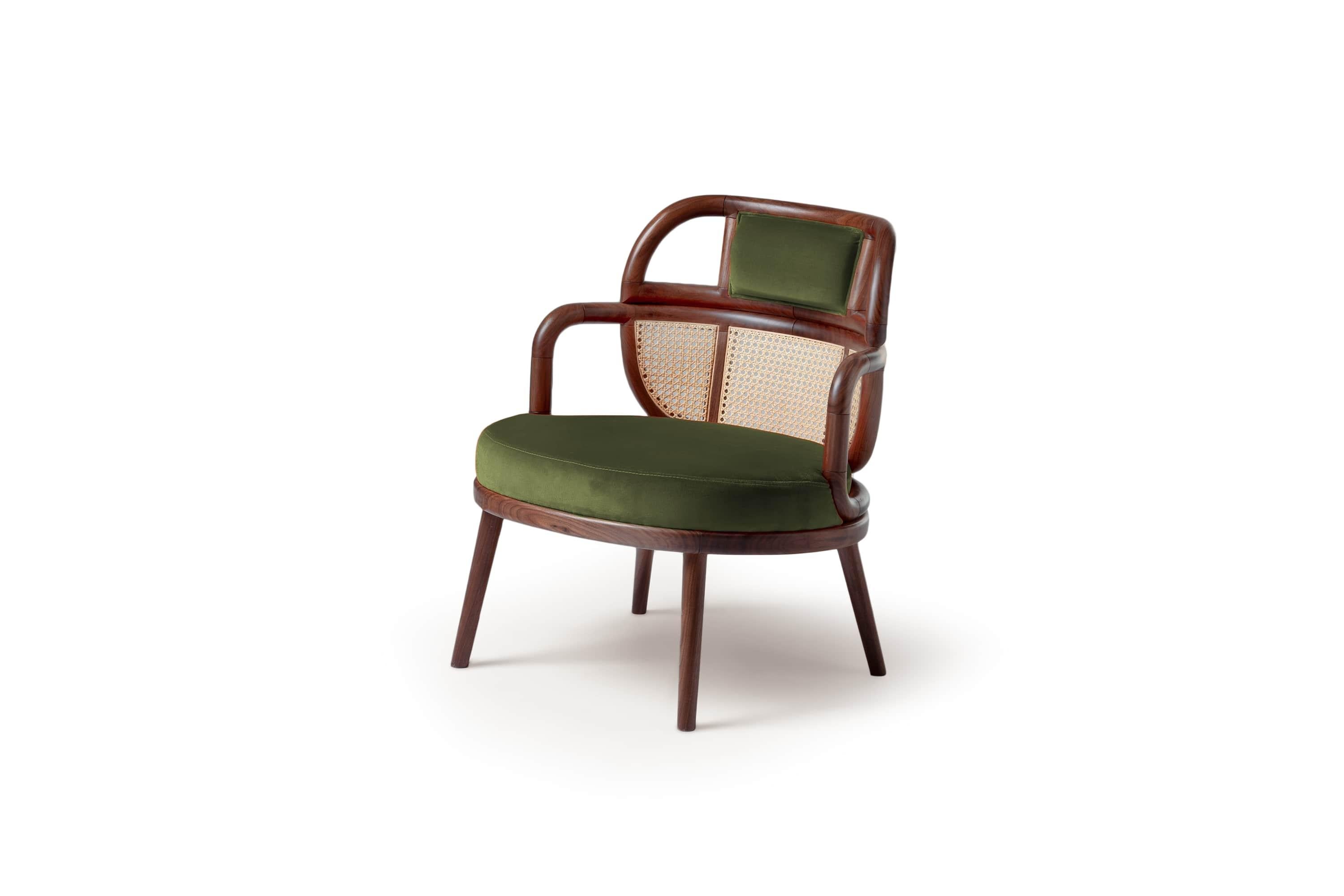 Sillón DOOQ Organic Modern Havana de nogal macizo y suave terciopelo de algodón de pato en venta 2