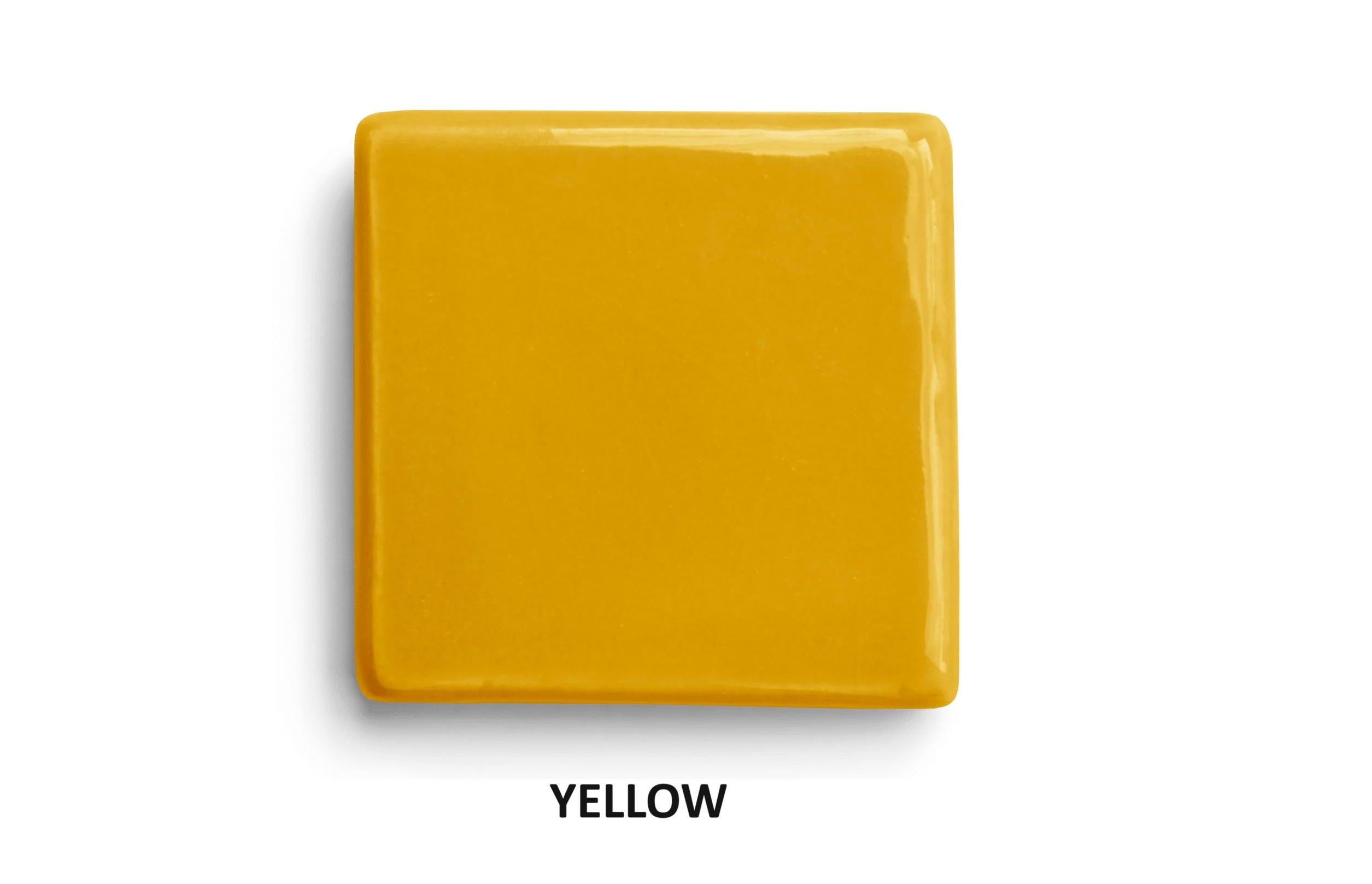 Portugais DOOQ ! NOUVEAU table de salle à manger Nouvelle Vague jaune, D=120 cm, fabriquée à la main, organique et moderne en vente