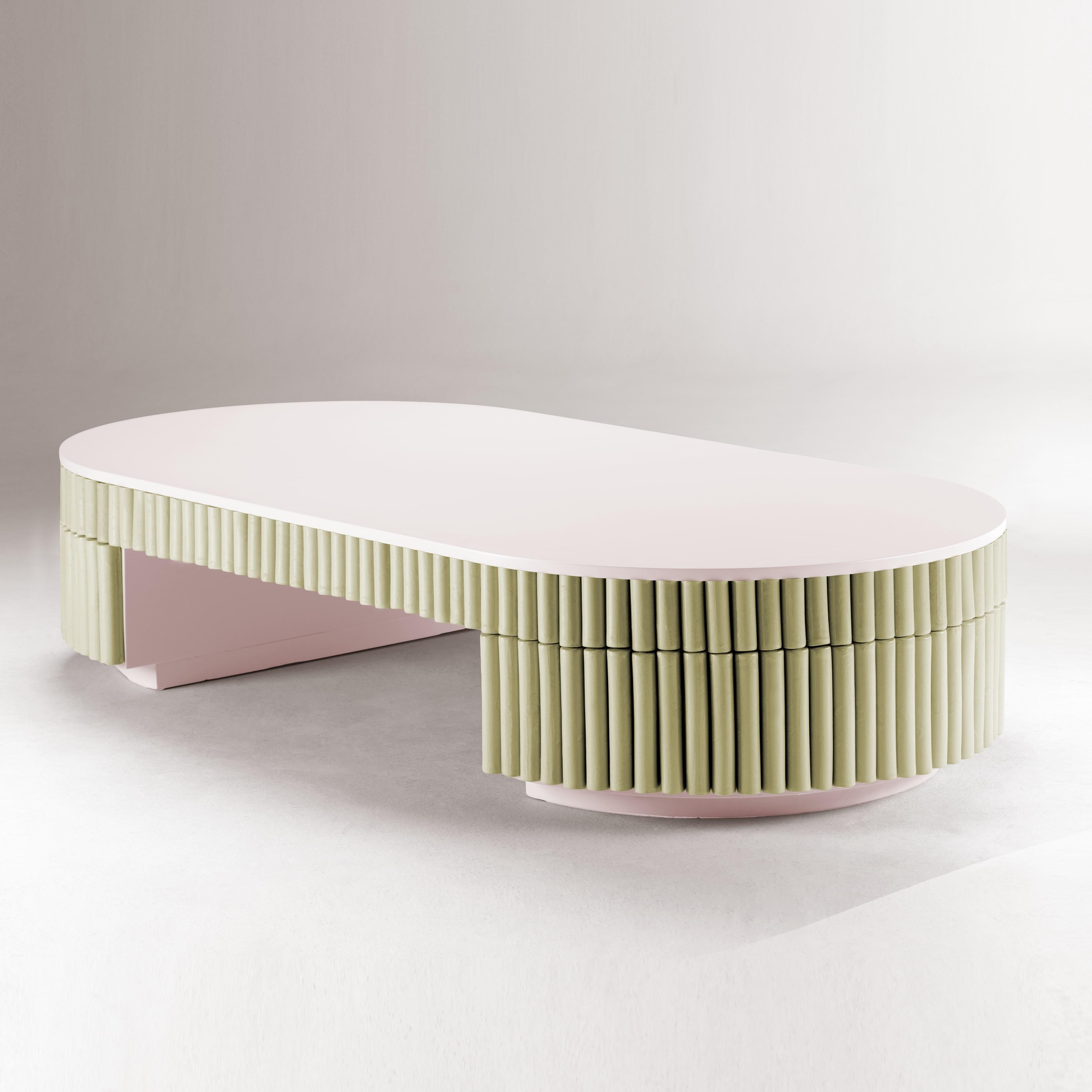Céramique DOOQ Centre de table moderne et organique portugais fait à la main, vert doux Nouvelle Vague en vente