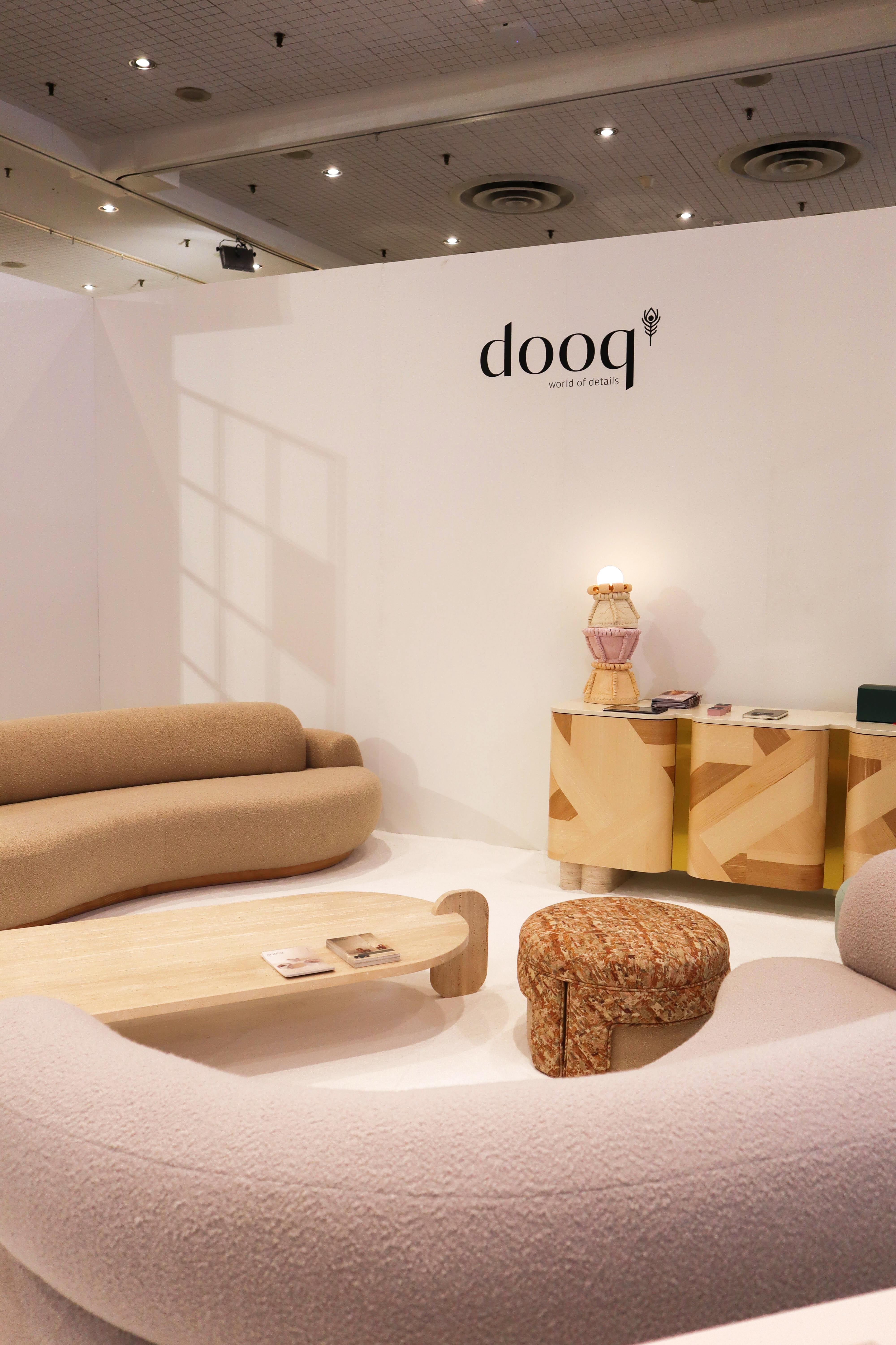 Buffet DOOQ Kisho avec marqueterie de bois de frêne d'olivier, laiton, marbre, jade, ivoire en vente 1