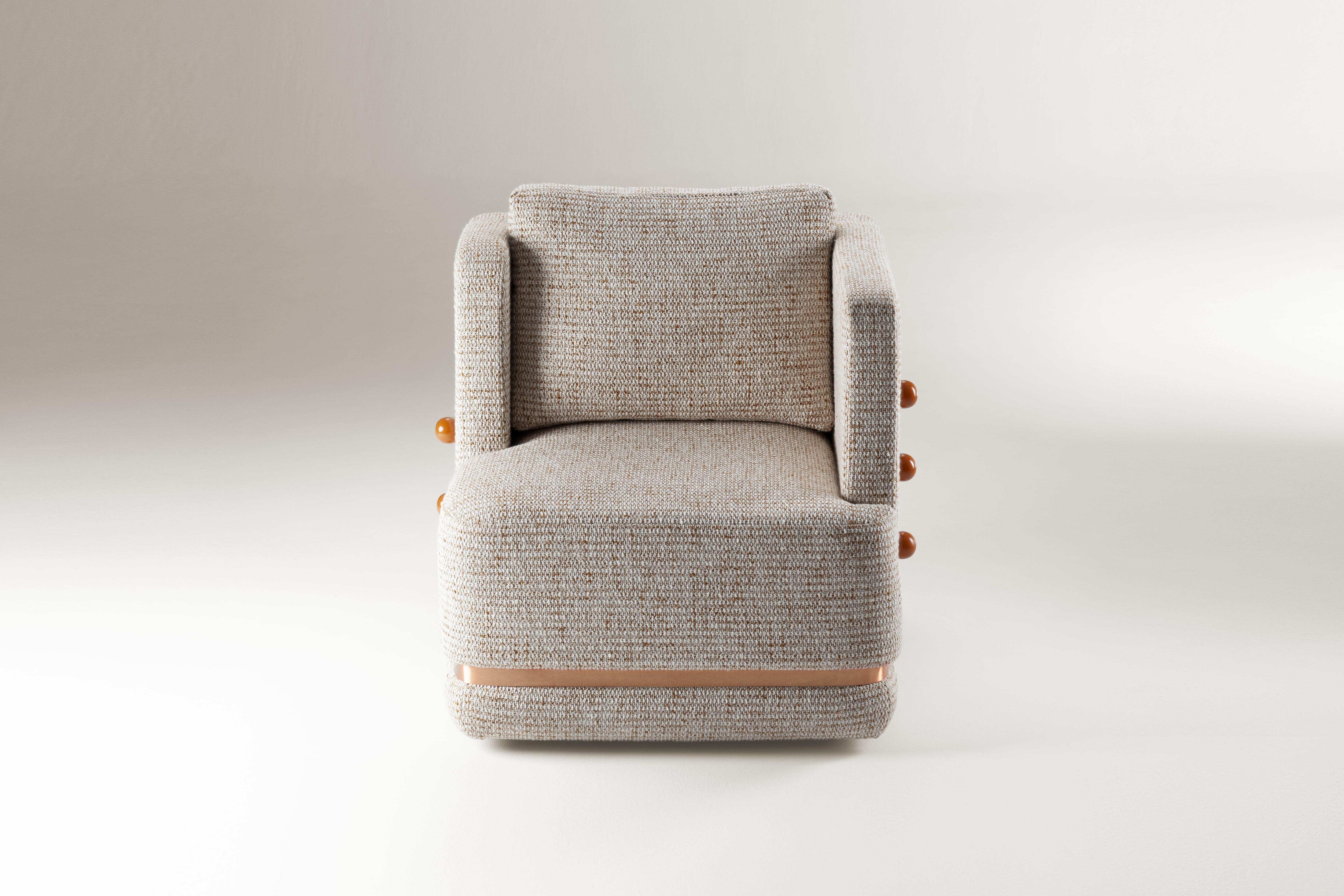 Mid-Century Modern DOOQ Swivel Armchair in Grey and Orange with Brass Detail Panorama For Sale