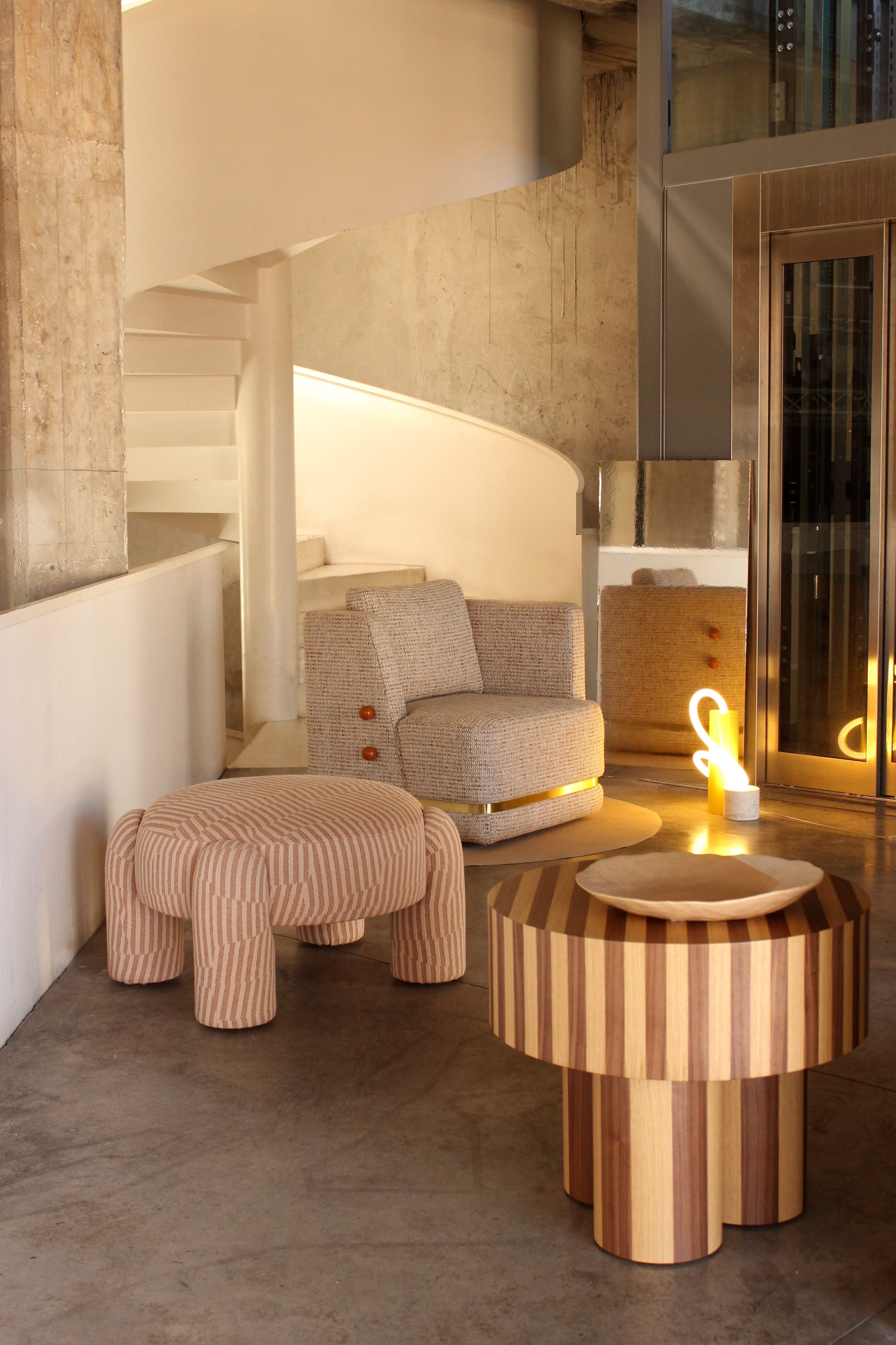 Fauteuil pivotant DOOQ, beige clair doux et détails en laiton Panorama en vente 3