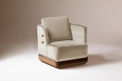 DOOQ Swivel Armchair with Soft Light Beige and Brass Detail Panorama