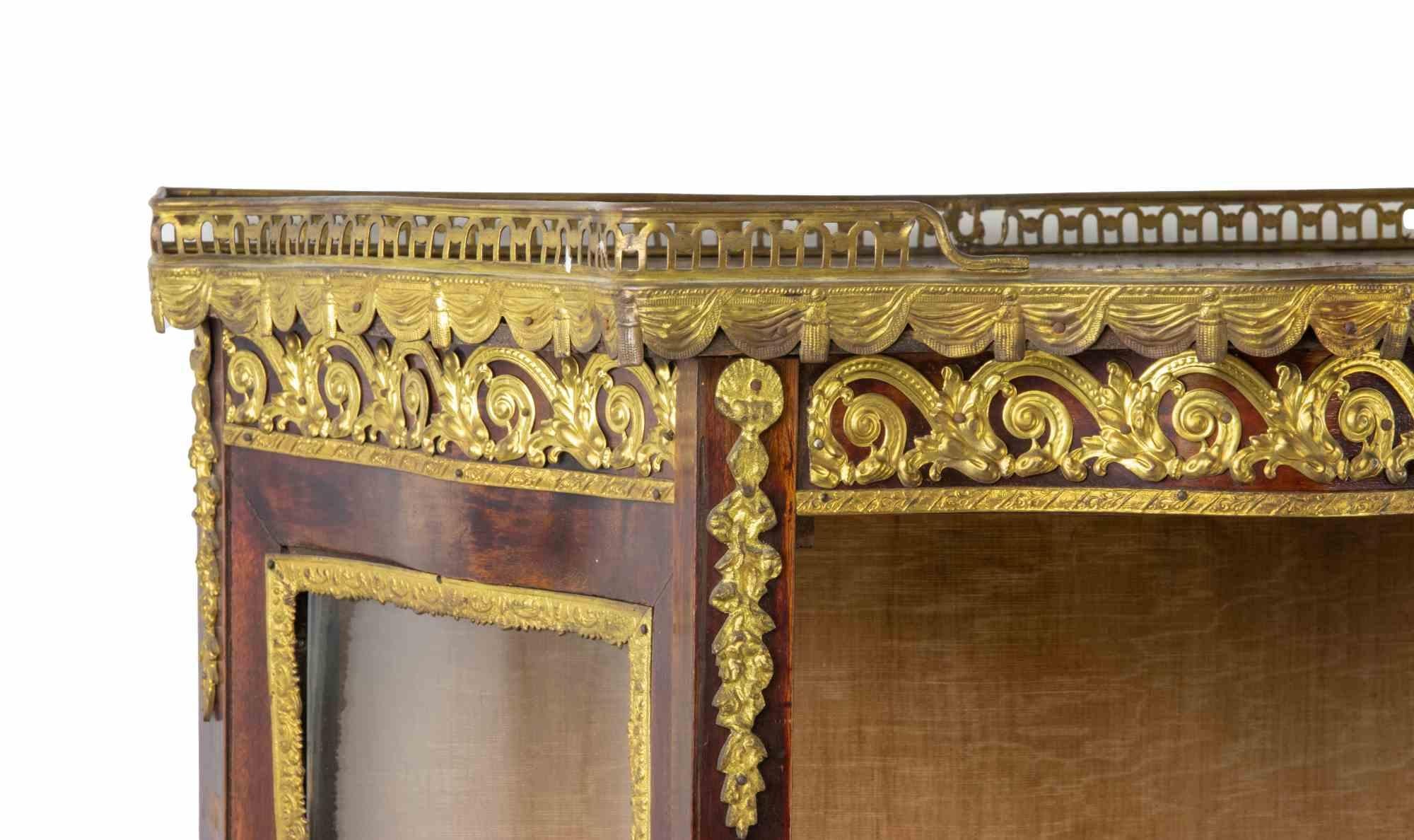Vetrinetta con ante in mogano e vetro in stile. 1950s In condizioni buone in vendita a Roma, IT