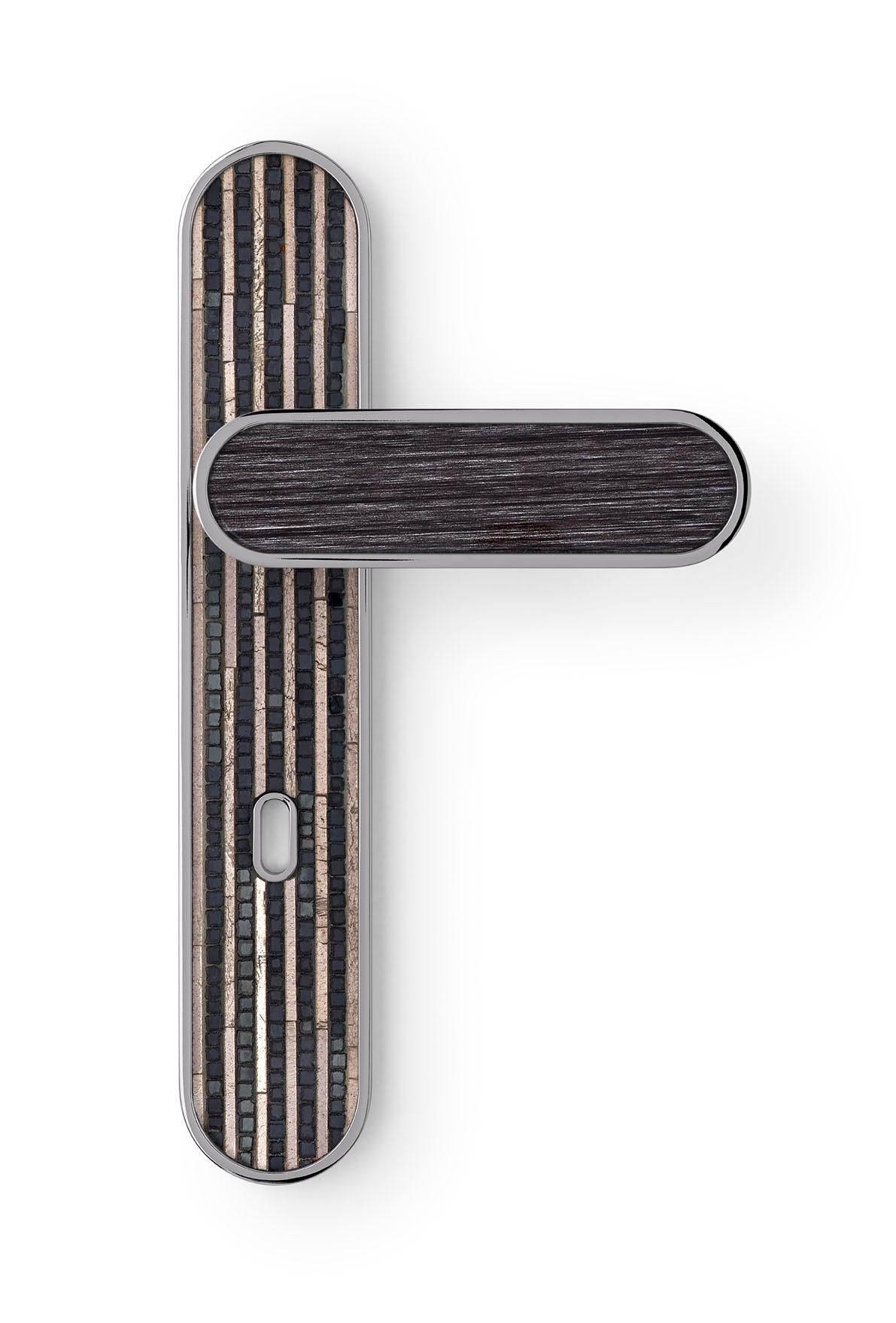 Italiano Maniglia per porta con piastra in alluminio Corpo maniglia in ottone cromato lucido Vetrite in vendita
