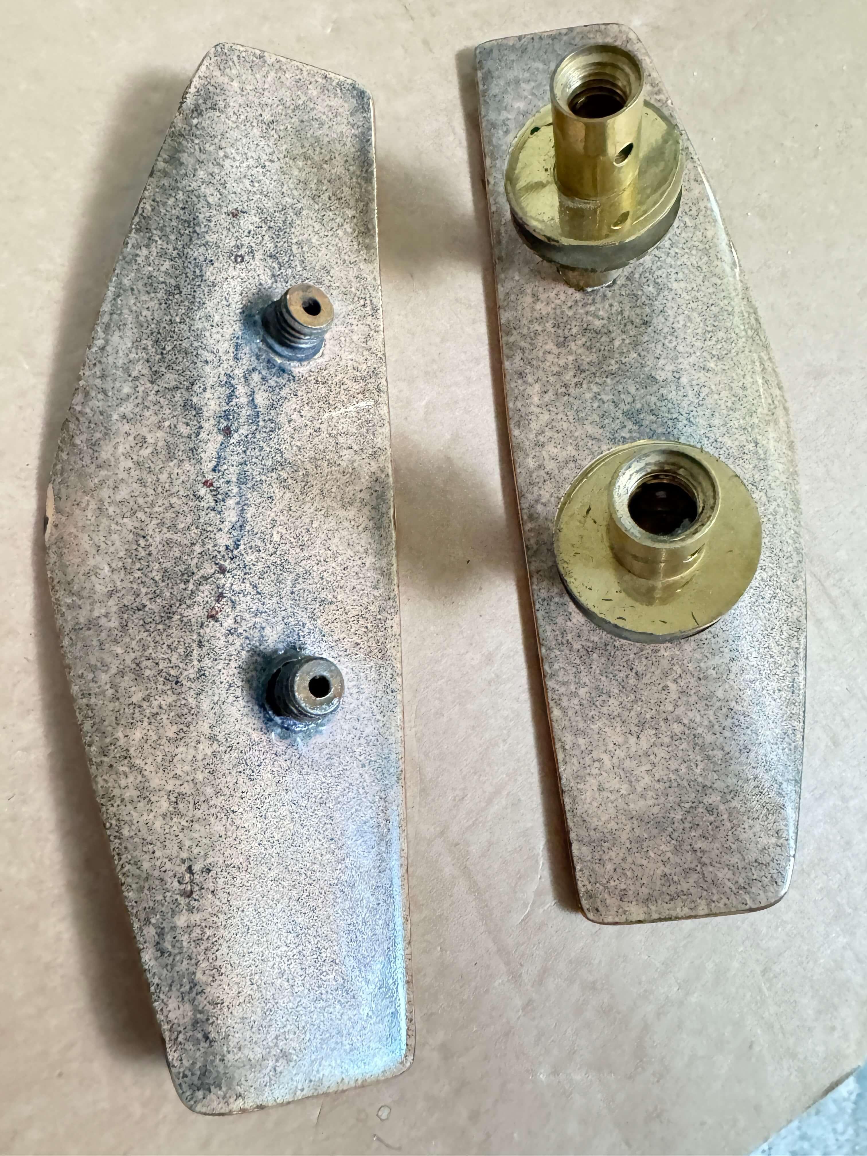 Maniglie per porte nello stile di Paolo De Poli, Italia XX secolo Set di 2
 