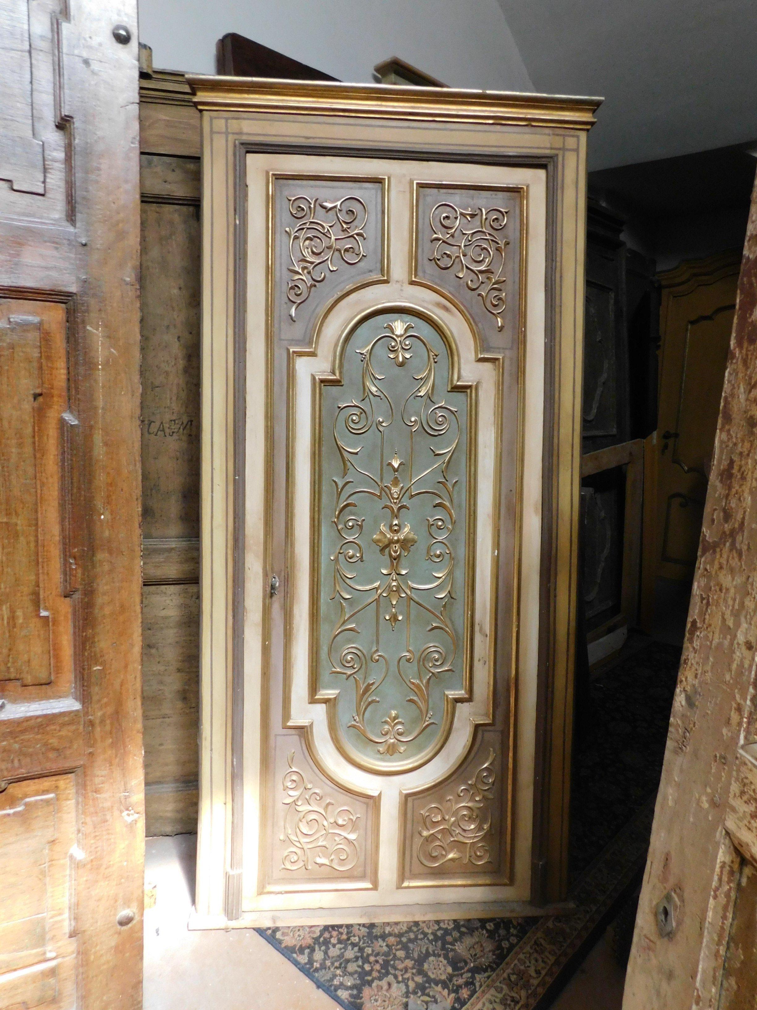 Hand-Crafted Door in Gilded and Vintage Lacquered Wood with Frame, 20th Century Italy