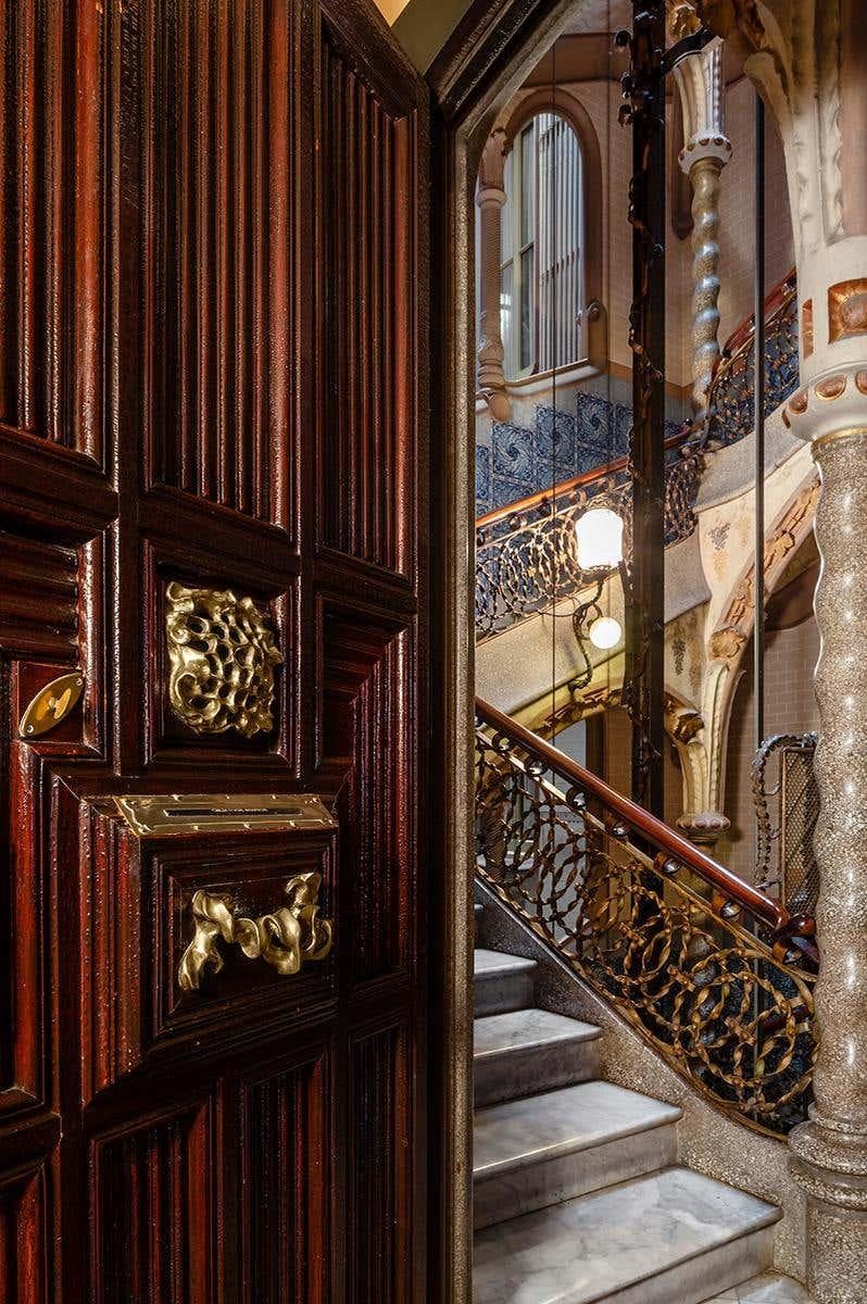 Art Nouveau Door Knob in Solid Brass Milà No.1 by Antoni Gaudi For Sale