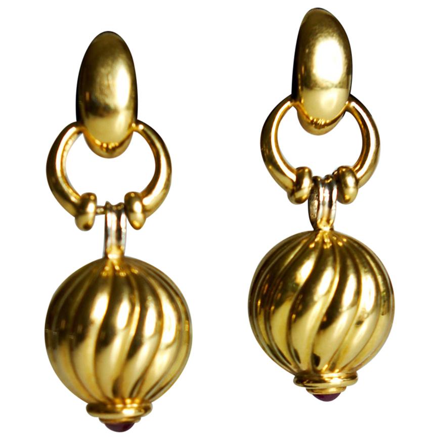 Door Knocker 18 Carat Ribbed Gold Earrings with Ruby Cabochon Finials For Sale