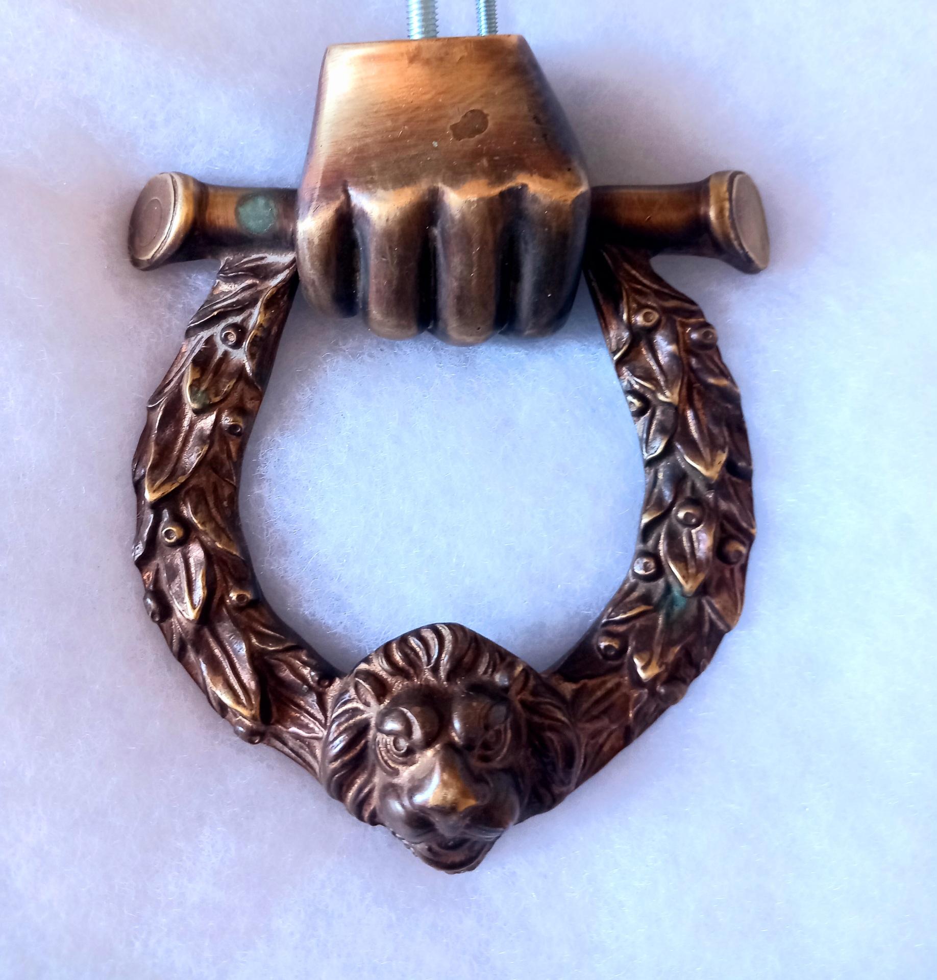 Door knocker Bronze Shaped like a hand holding a laurel wreath, Italy For Sale 4