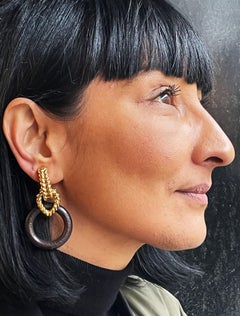 Ohrring „Door knocker“ aus Holz und vergoldetem Metall von Robert Goossens Paris, 1960er Jahre