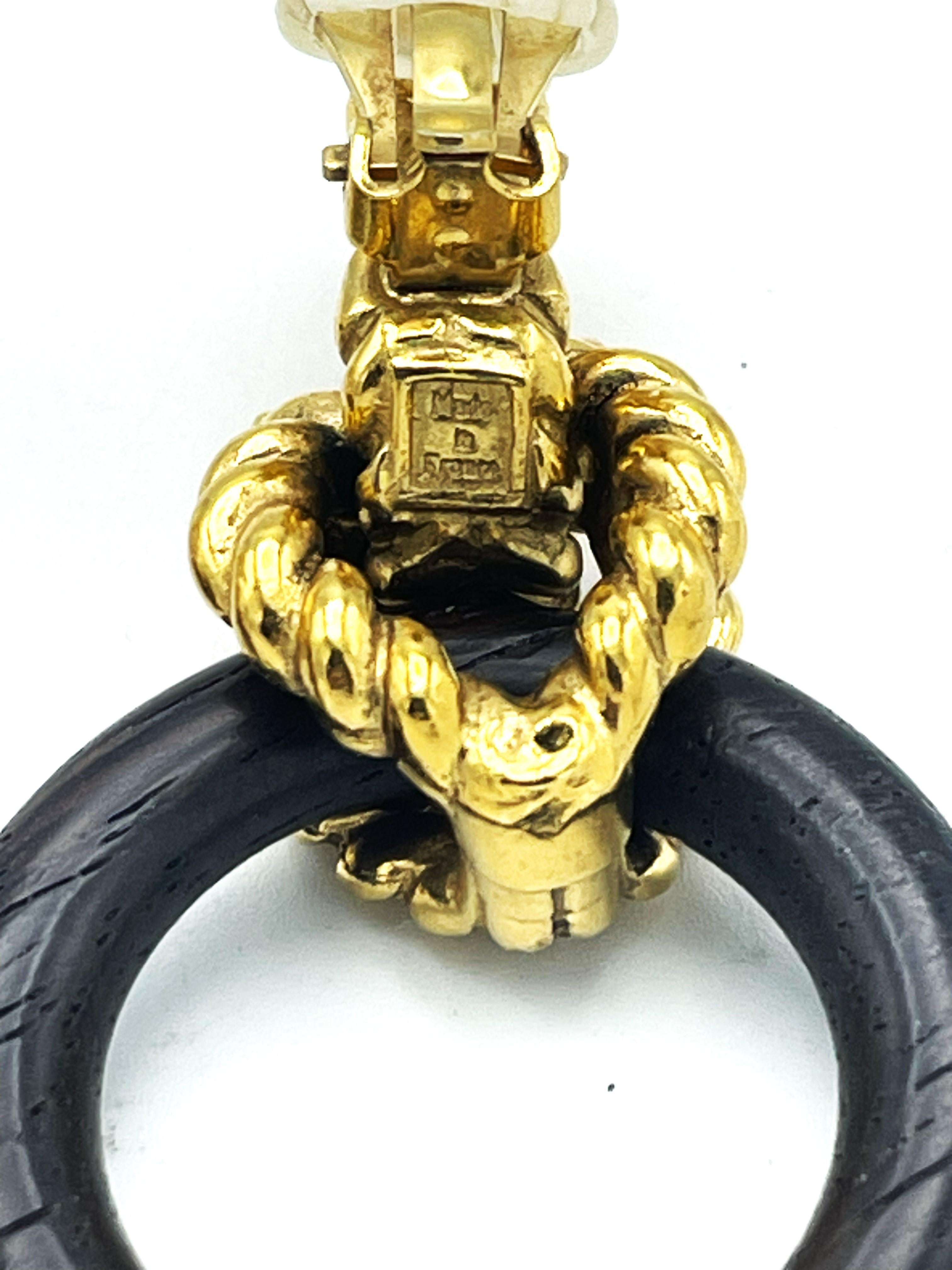 'Door knocker' earring in wood and gilded metal by Robert Goossens Paris, 1960's For Sale 5