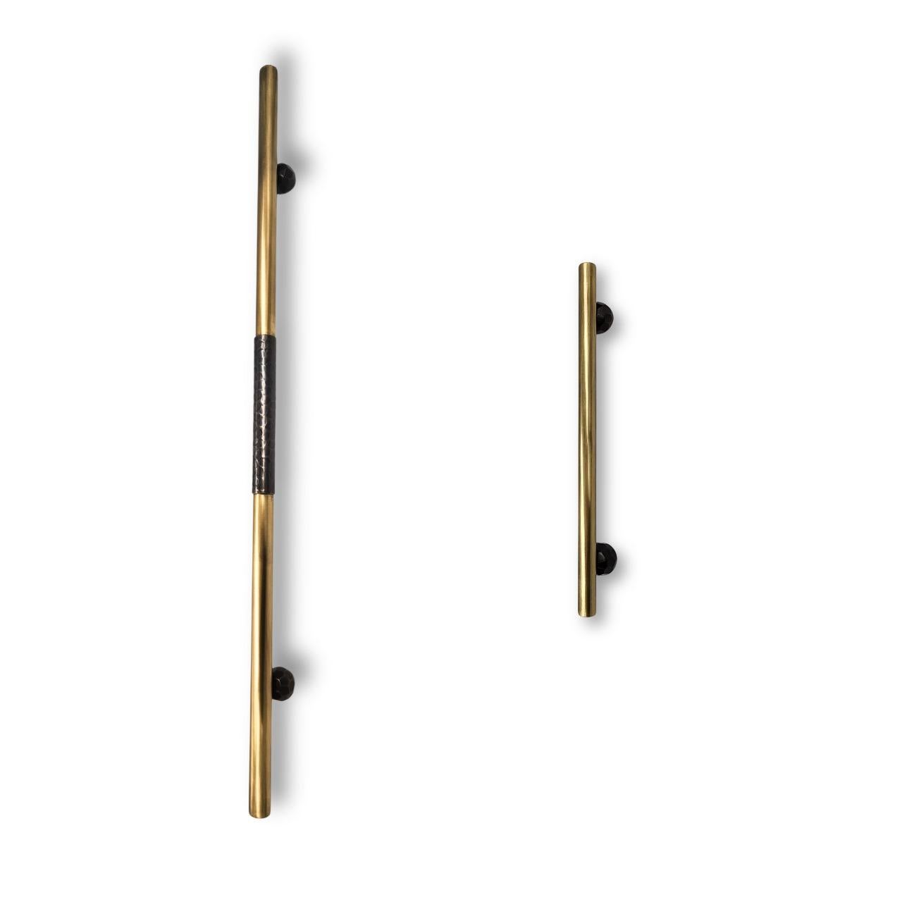 PT/NO/10 Tirador de puerta de latón patinado y martillado 70 cm en Nuevo estado para la venta en Marrakech, MA