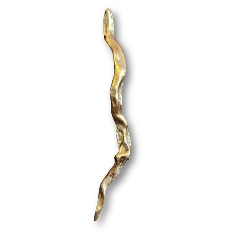 Hand-Crafted Door pull PT/E/12 Nature reimagined in cast brass 70 cm Earth Prints collection For Sale