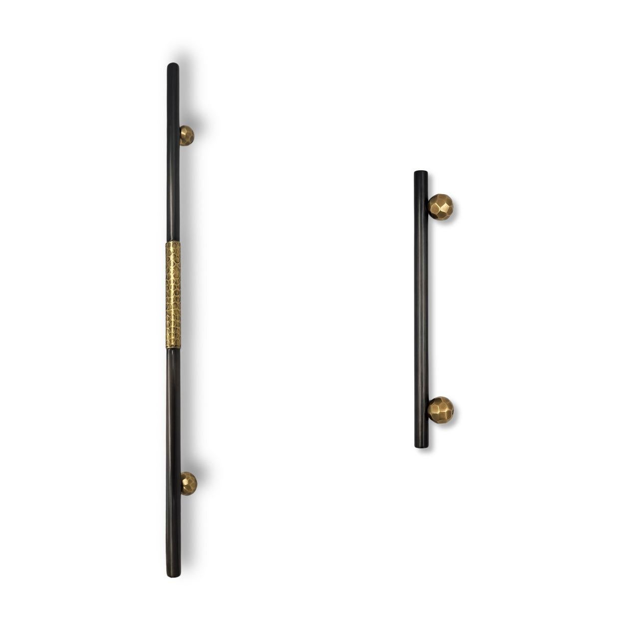 Modern Door pull in gunmetal patinated brass and antique gold hammered brass 70 cm For Sale