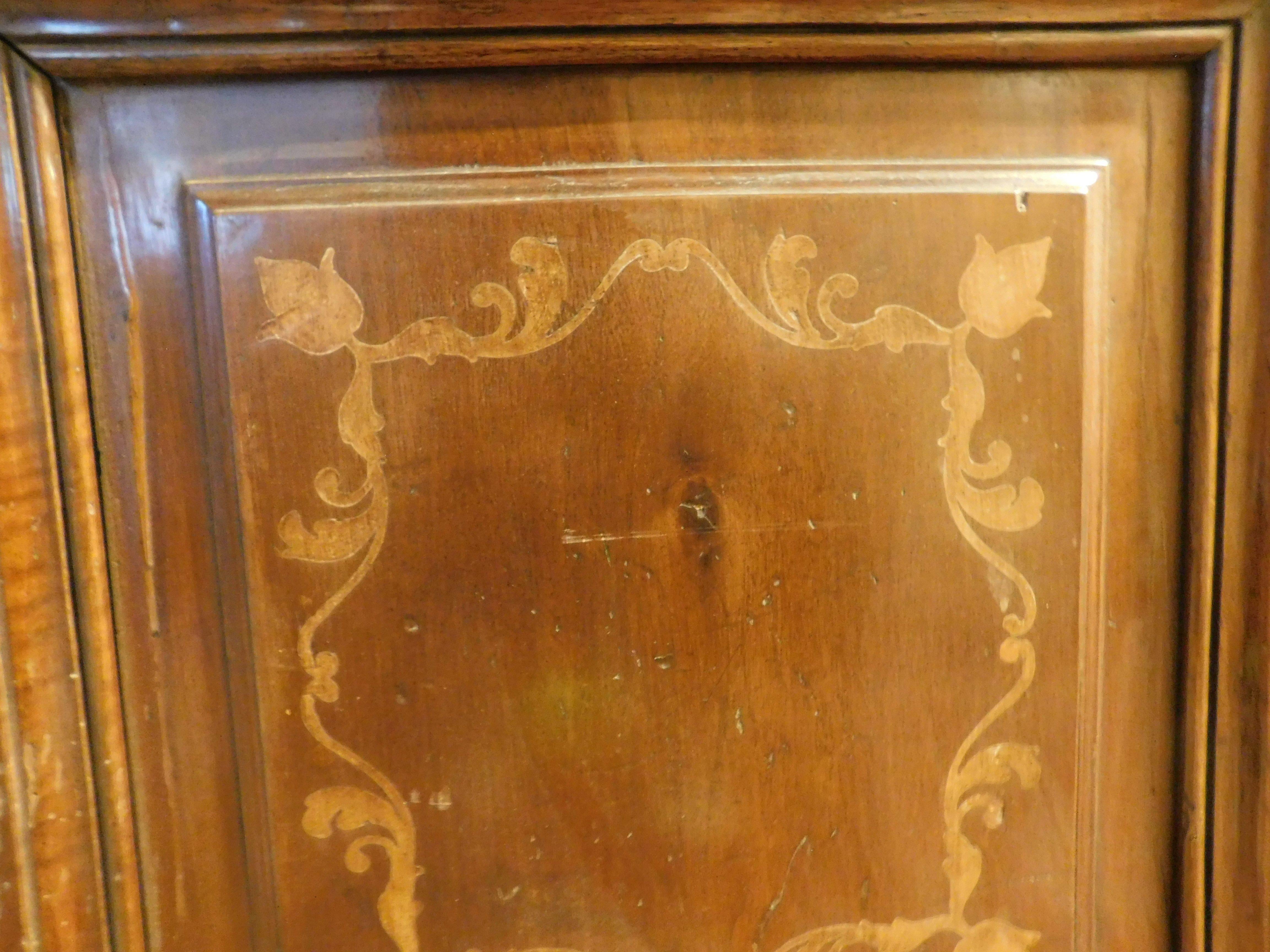 Puerta, panel de nogal, ricamente incrustado en madera clara, italia Nogal en venta
