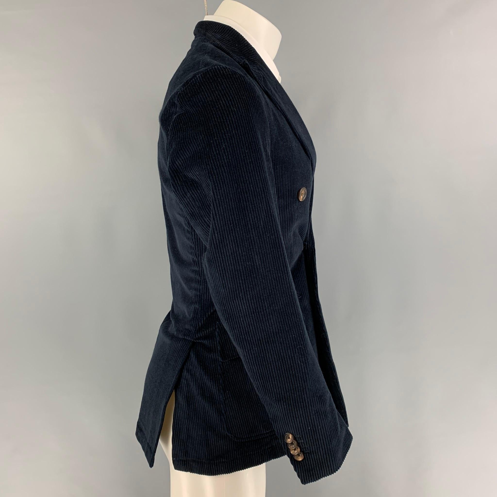DOPPIAA sport coat comes in a navy corduroy cotton featuring a peak lapel, flap pockets, double back vent, and a double breasted closure. Made in Italy. 

Very Good Pre-Owned Condition.
Marked: 46

Measurements:

Shoulder: 16 in.
Chest: 36