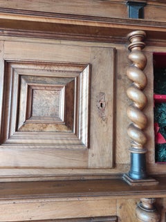 Double body with twist columns