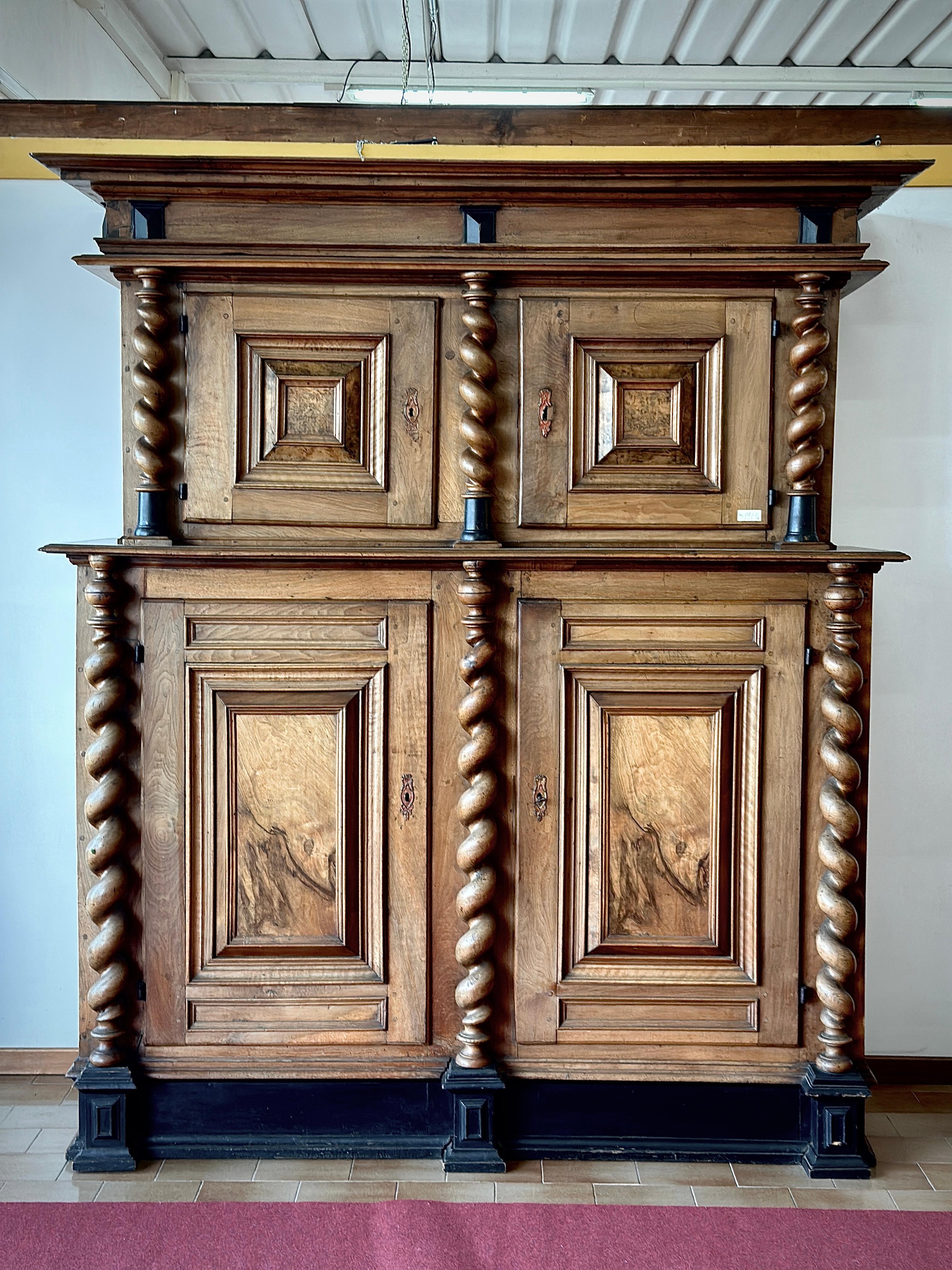 Double body with twist columns For Sale 1